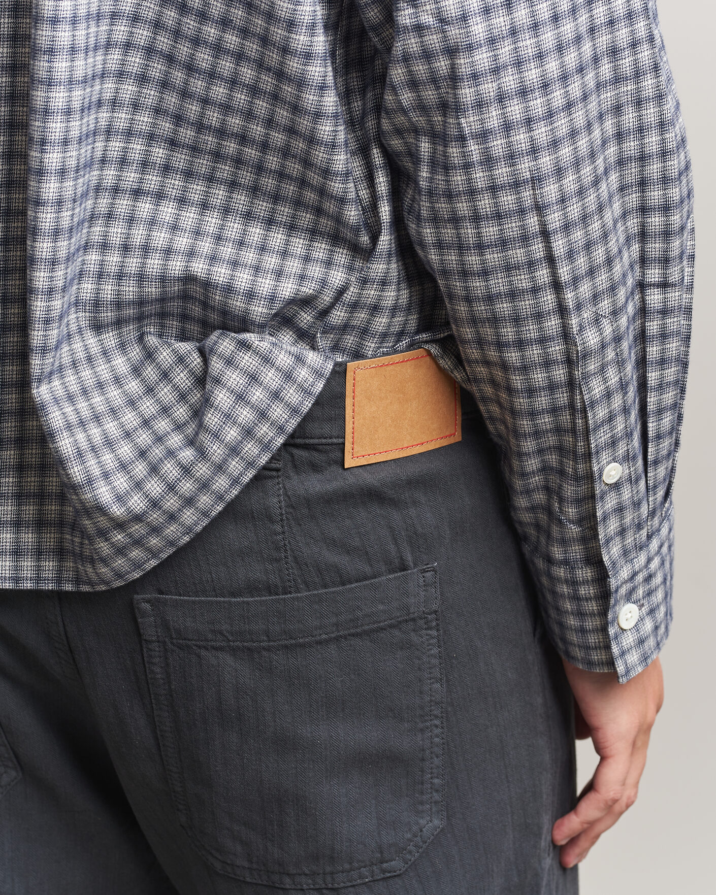 Herr | Byxor | Jeanerica | Genua Worker Chino Chevron Anthracite