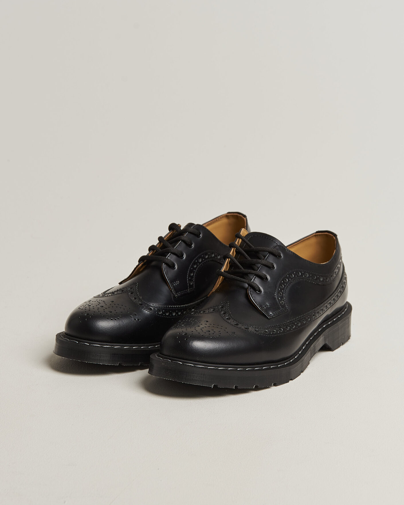 Herr | Brogues | Solovair | American Brogue Shoe Black Shine