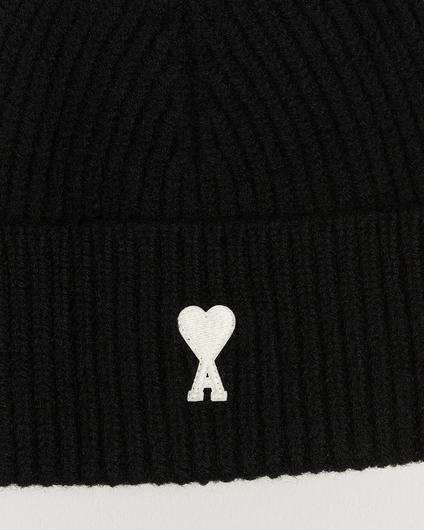 Herr | AMI Contrasted Heart Logo Beanie Black | AMI | Contrasted Heart Logo Beanie Black