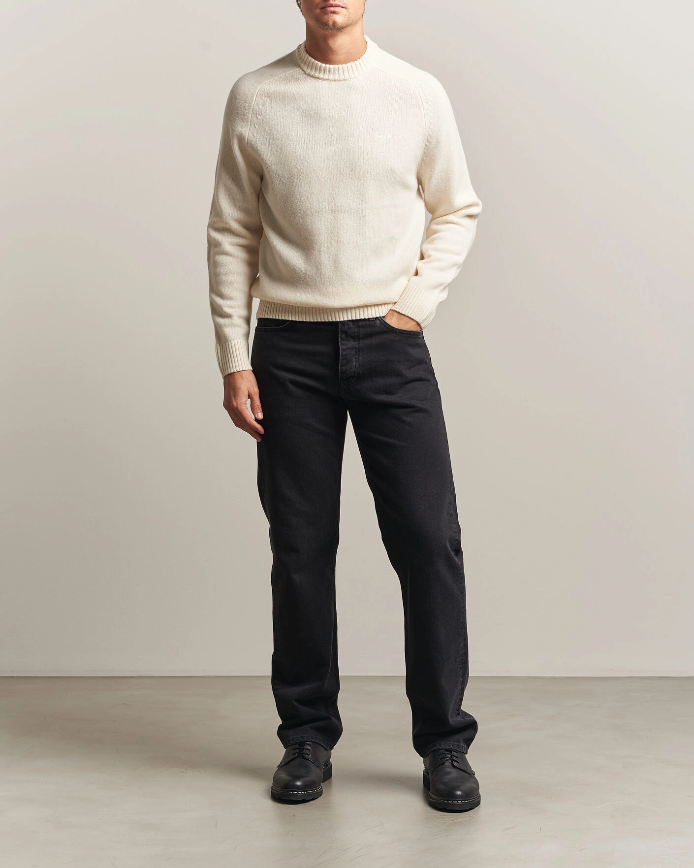 Herr | Tröjor | Barbour Lifestyle | Newtown Lambswool Crewneck Antique White