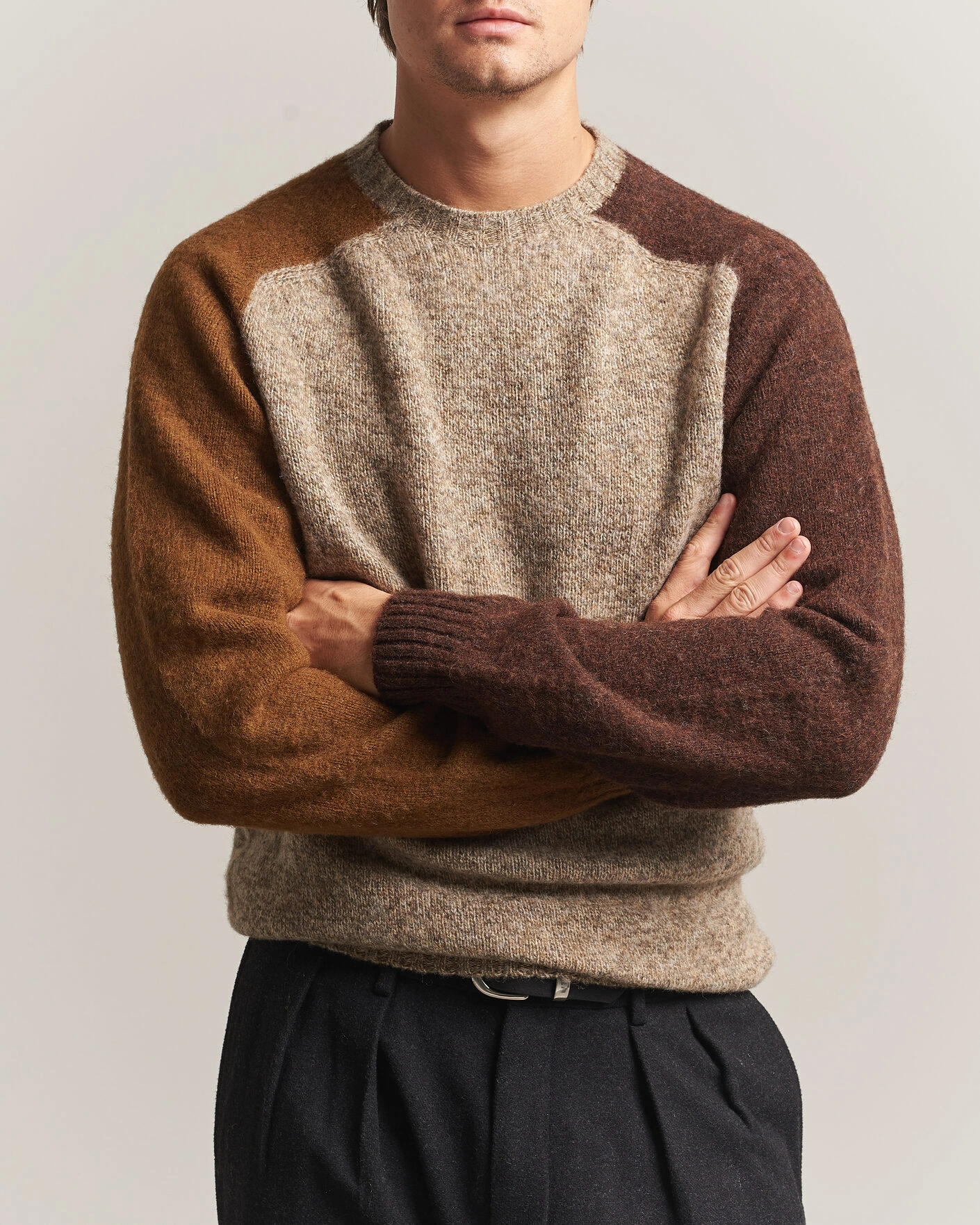 Herr | Tröjor | Barbour Lifestyle | Scottish Made Block Colour Crew Light Stone