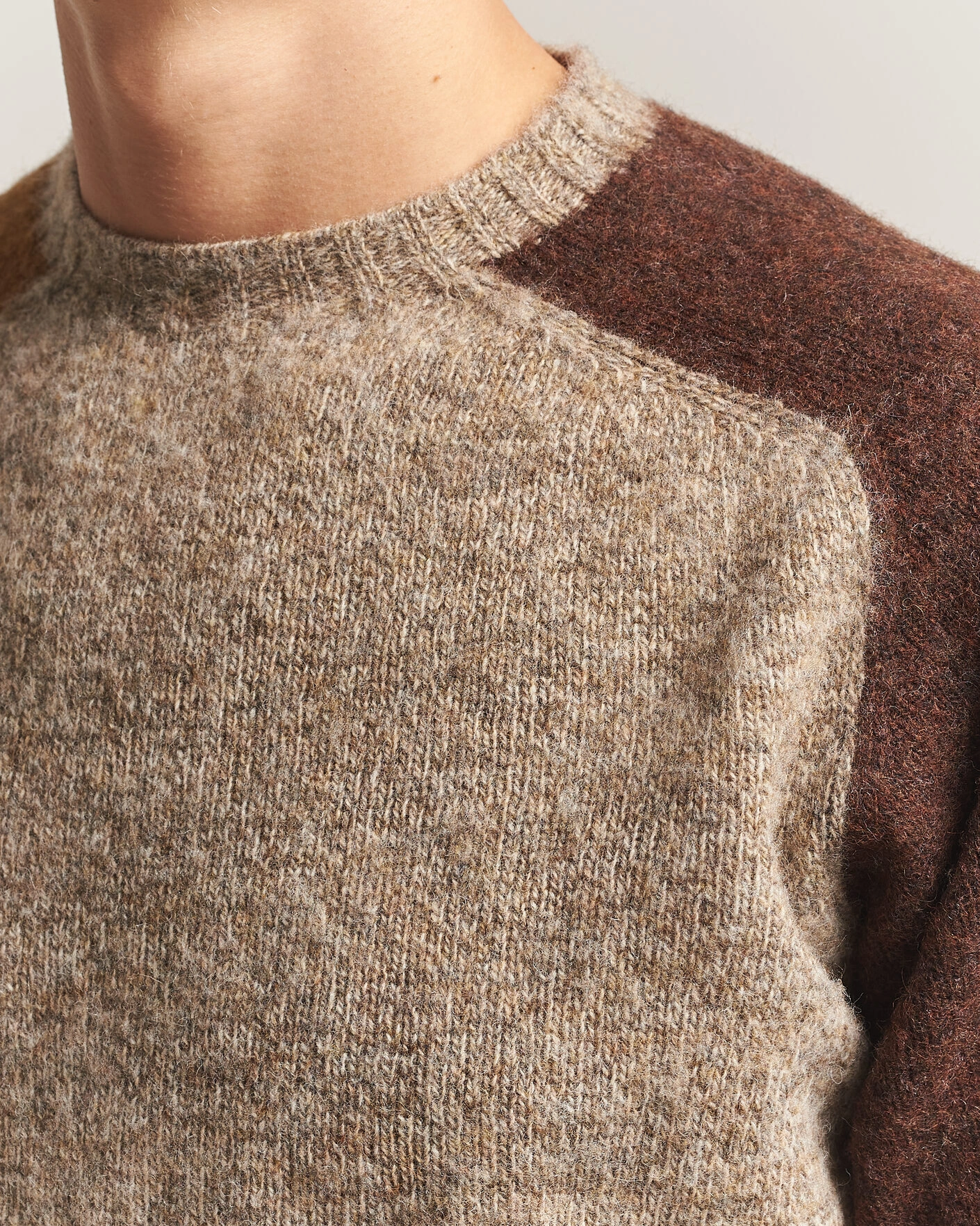 Herr | Tröjor | Barbour Lifestyle | Scottish Made Block Colour Crew Light Stone