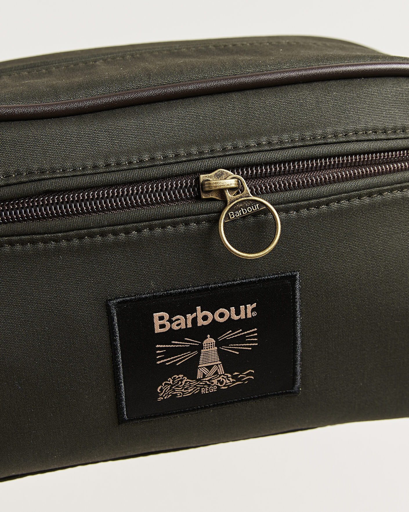 Herr | Väskor | Barbour Lifestyle | Waxed Washbag Olive