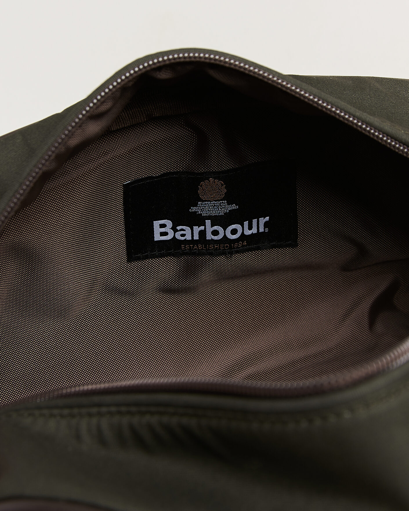 Herr | Väskor | Barbour Lifestyle | Waxed Washbag Olive