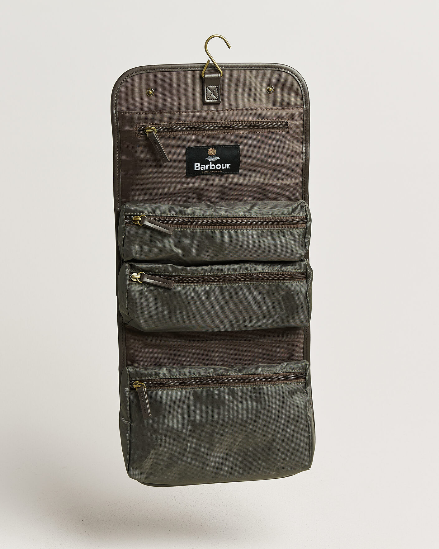 Herr | Väskor | Barbour Lifestyle | Wax Hanging Washbag Olive
