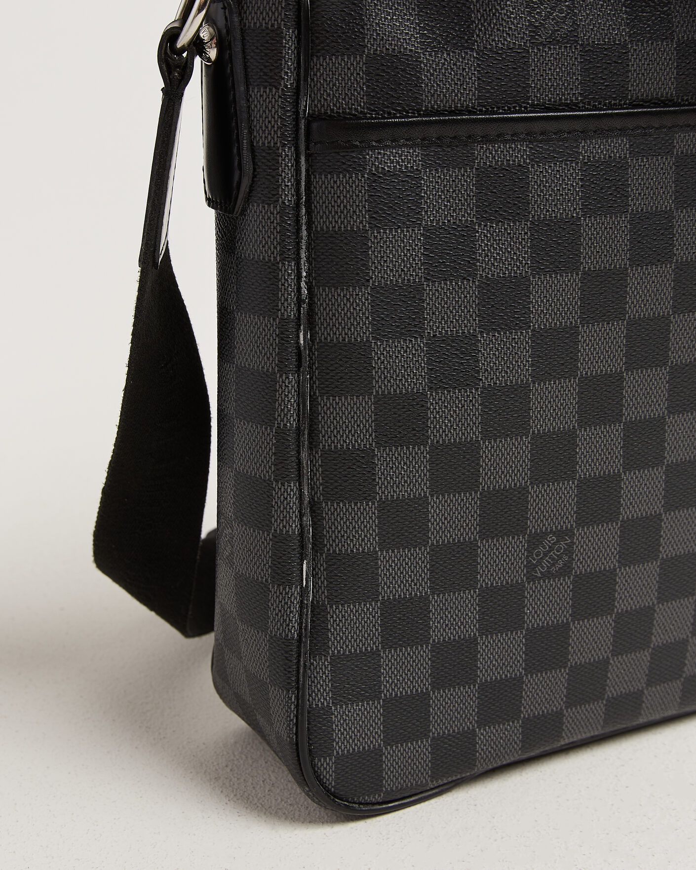Herr | Pre-Owned & Vintage Bags | Louis Vuitton Pre-Owned | Daniel Shoulder Bag MM Damier Graphite