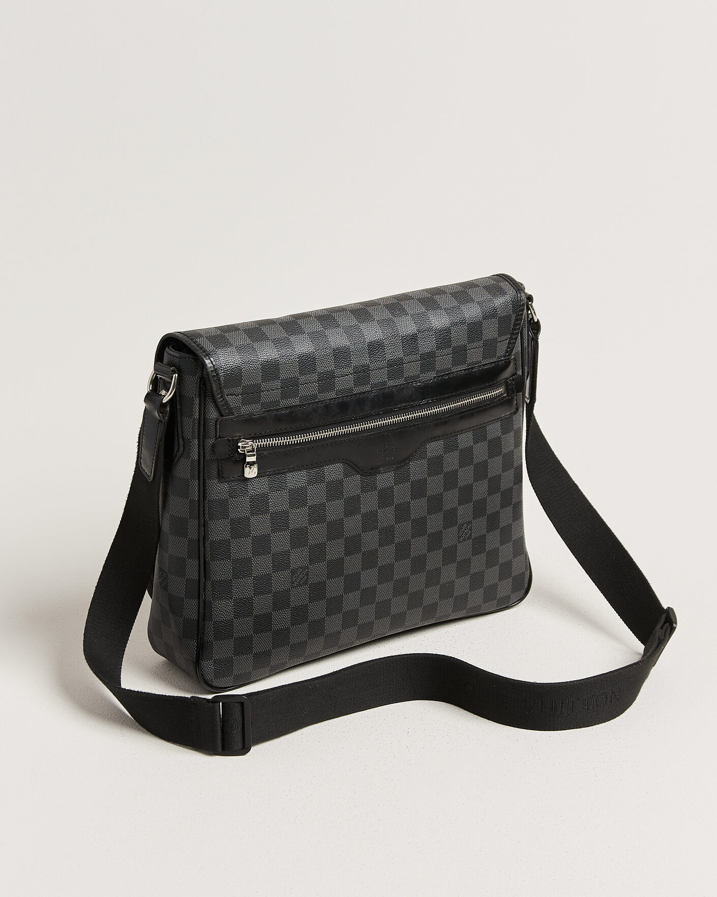 Herr | Pre-Owned & Vintage Bags | Louis Vuitton Pre-Owned | Daniel Shoulder Bag MM Damier Graphite