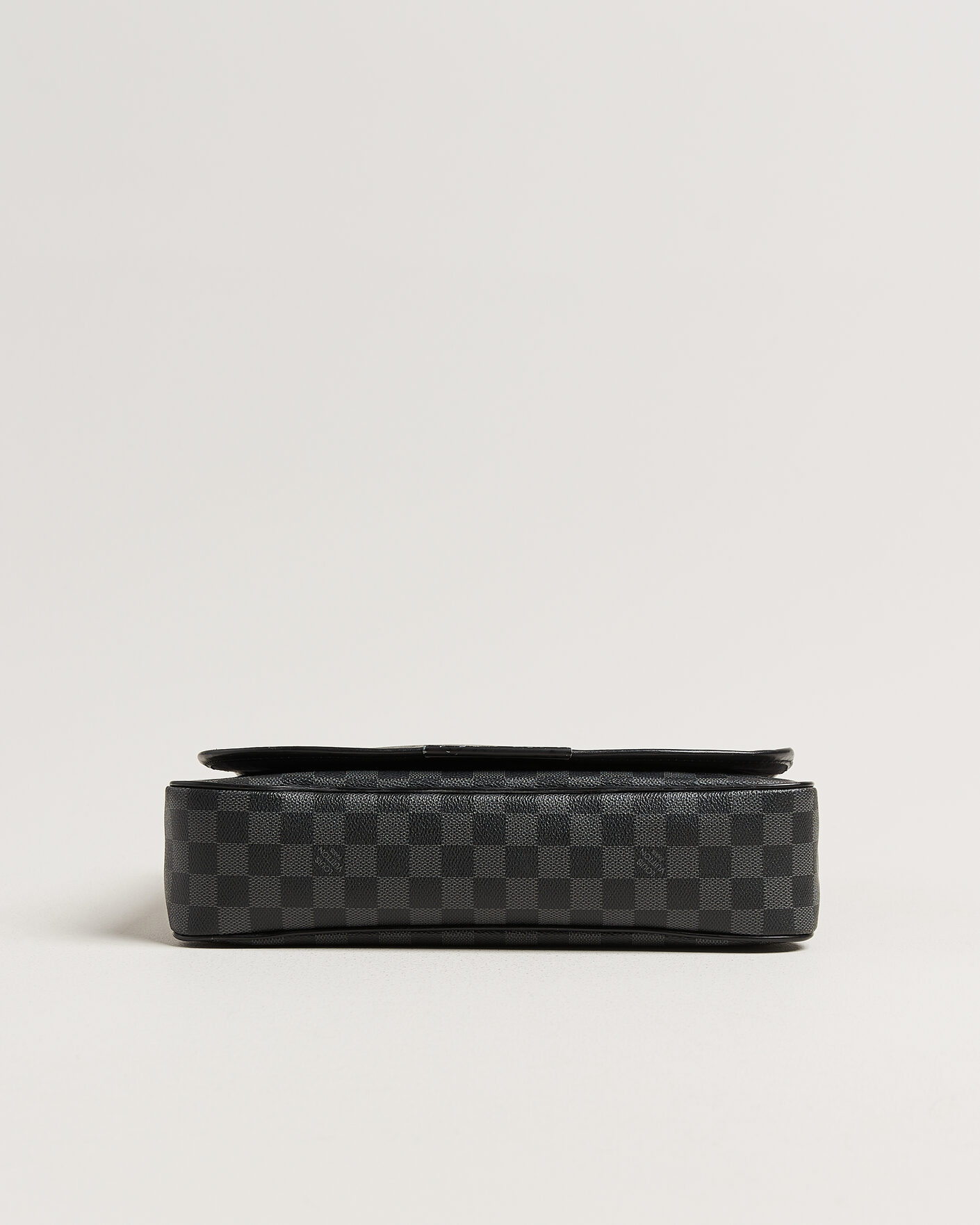 Herr | Pre-Owned & Vintage Bags | Louis Vuitton Pre-Owned | Daniel Shoulder Bag MM Damier Graphite