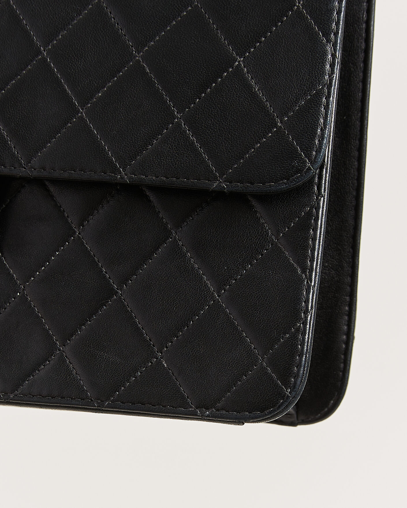 Herr | Pre-Owned & Vintage Bags | Chanel Pre-Owned | Single Flap Bag Black