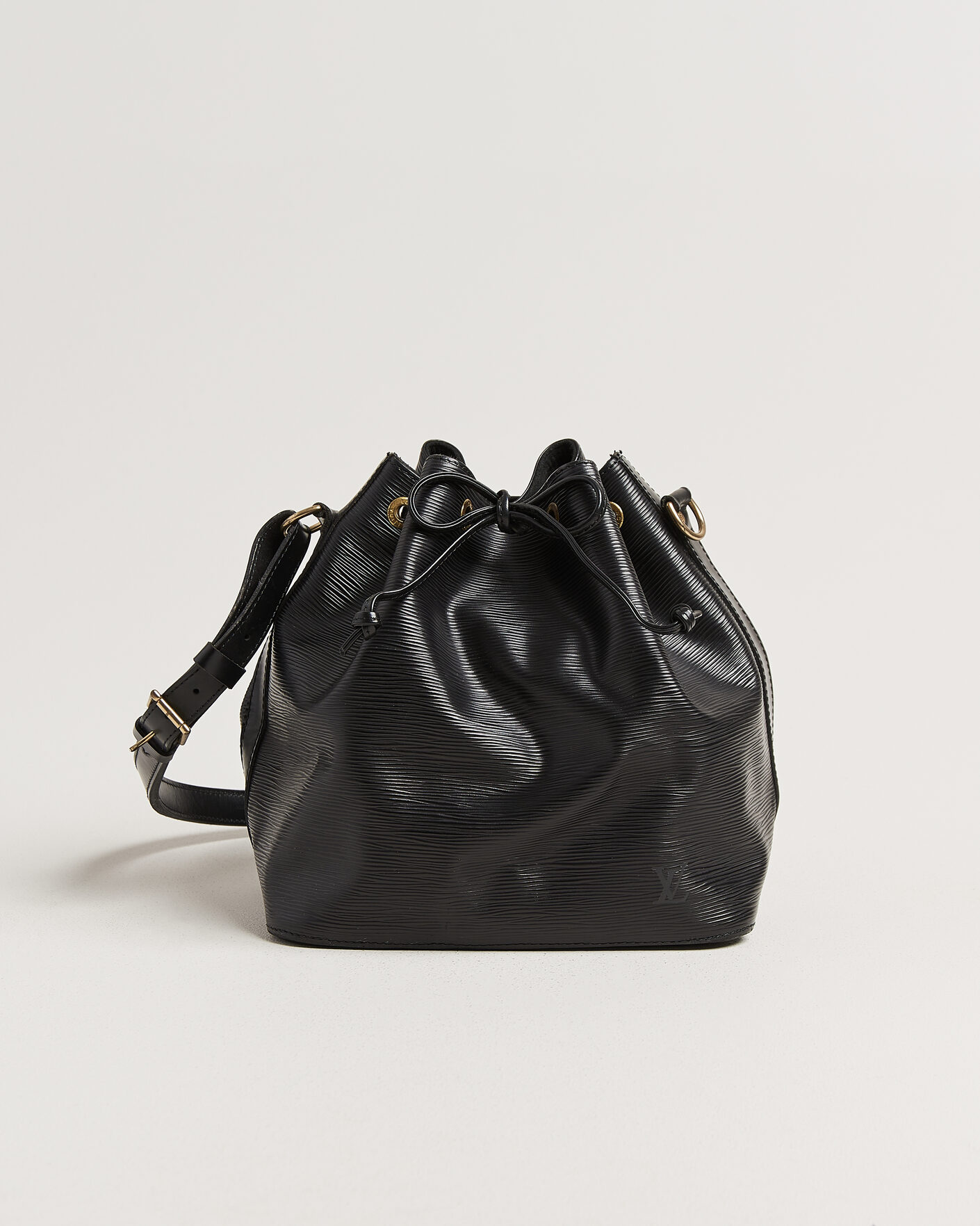 Herr | Pre-Owned & Vintage Bags | Louis Vuitton Pre-Owned | Petit Noé Epi Leather Black