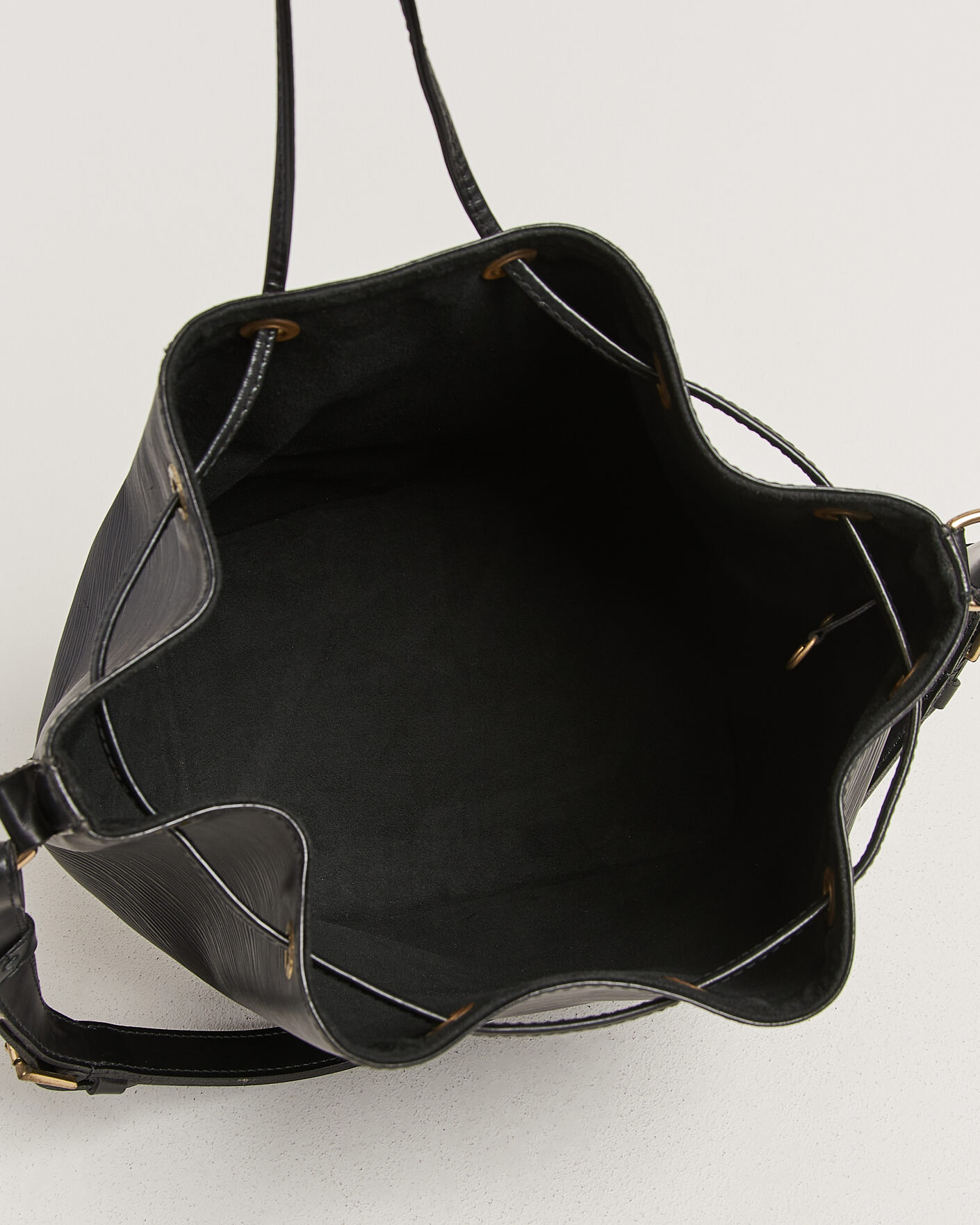 Herr | Pre-Owned & Vintage Bags | Louis Vuitton Pre-Owned | Petit Noé Epi Leather Black