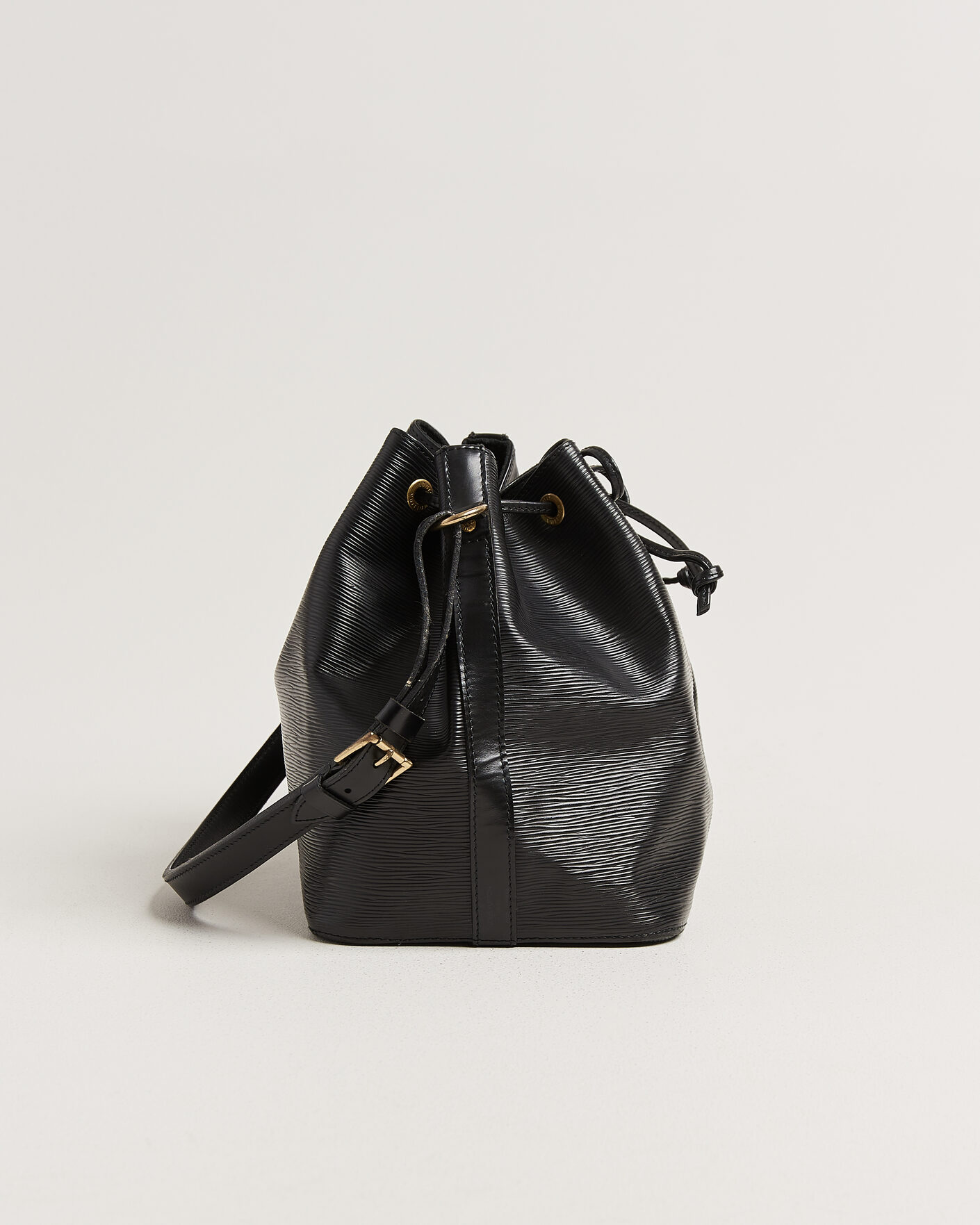 Herr | Pre-Owned & Vintage Bags | Louis Vuitton Pre-Owned | Petit Noé Epi Leather Black