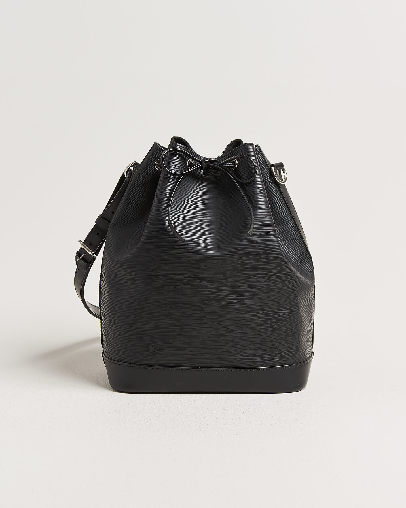 Herr | Pre-Owned & Vintage Bags | Louis Vuitton Pre-Owned | Noé Epi Leather Black
