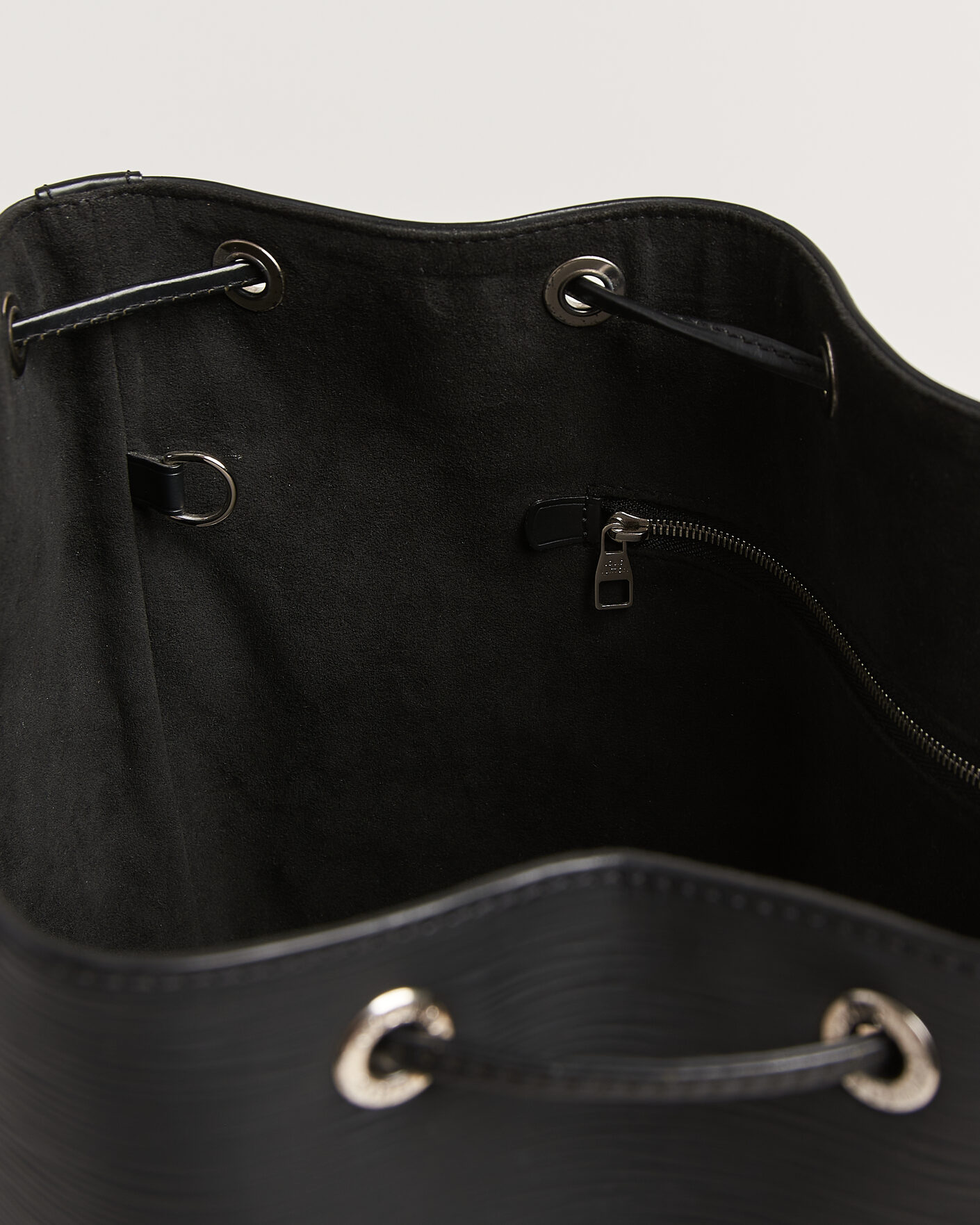 Herr | Pre-Owned & Vintage Bags | Louis Vuitton Pre-Owned | Noé Epi Leather Black