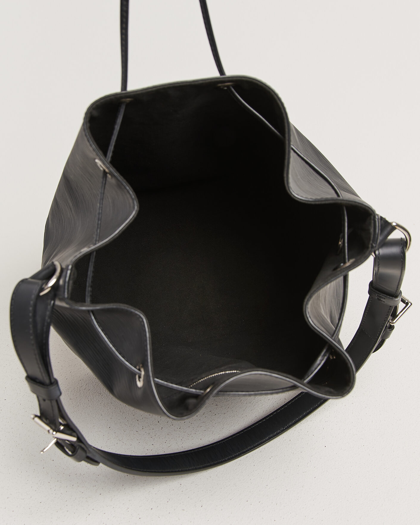 Herr | Pre-Owned & Vintage Bags | Louis Vuitton Pre-Owned | Noé Epi Leather Black