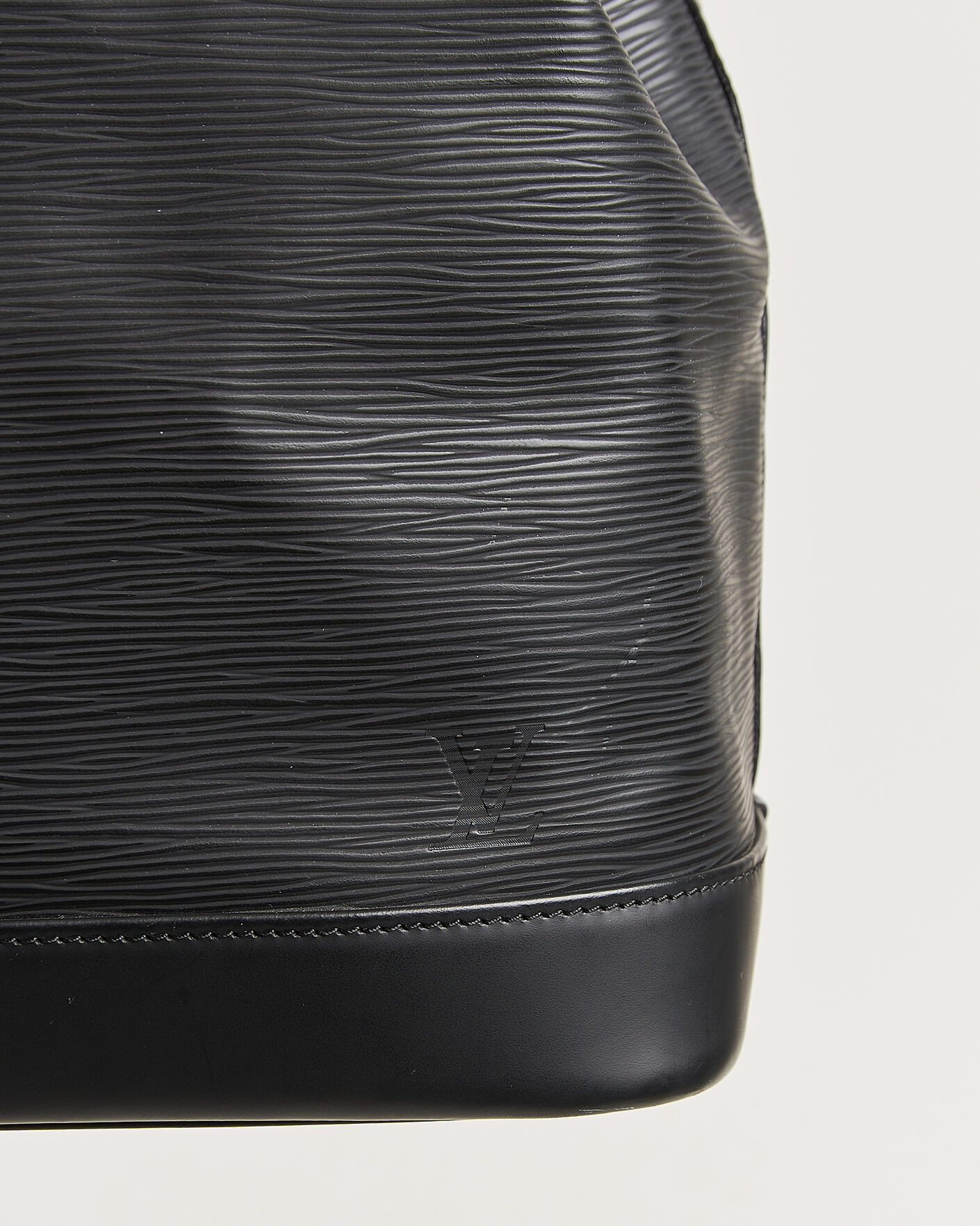Herr | Pre-Owned & Vintage Bags | Louis Vuitton Pre-Owned | Noé Epi Leather Black