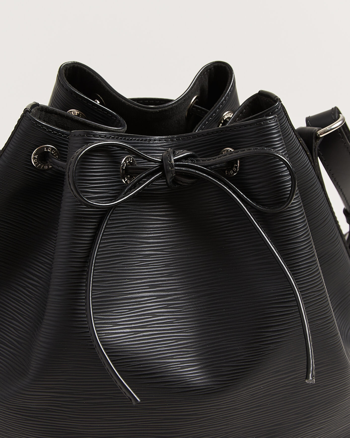 Herr | Pre-Owned & Vintage Bags | Louis Vuitton Pre-Owned | Noé Epi Leather Black