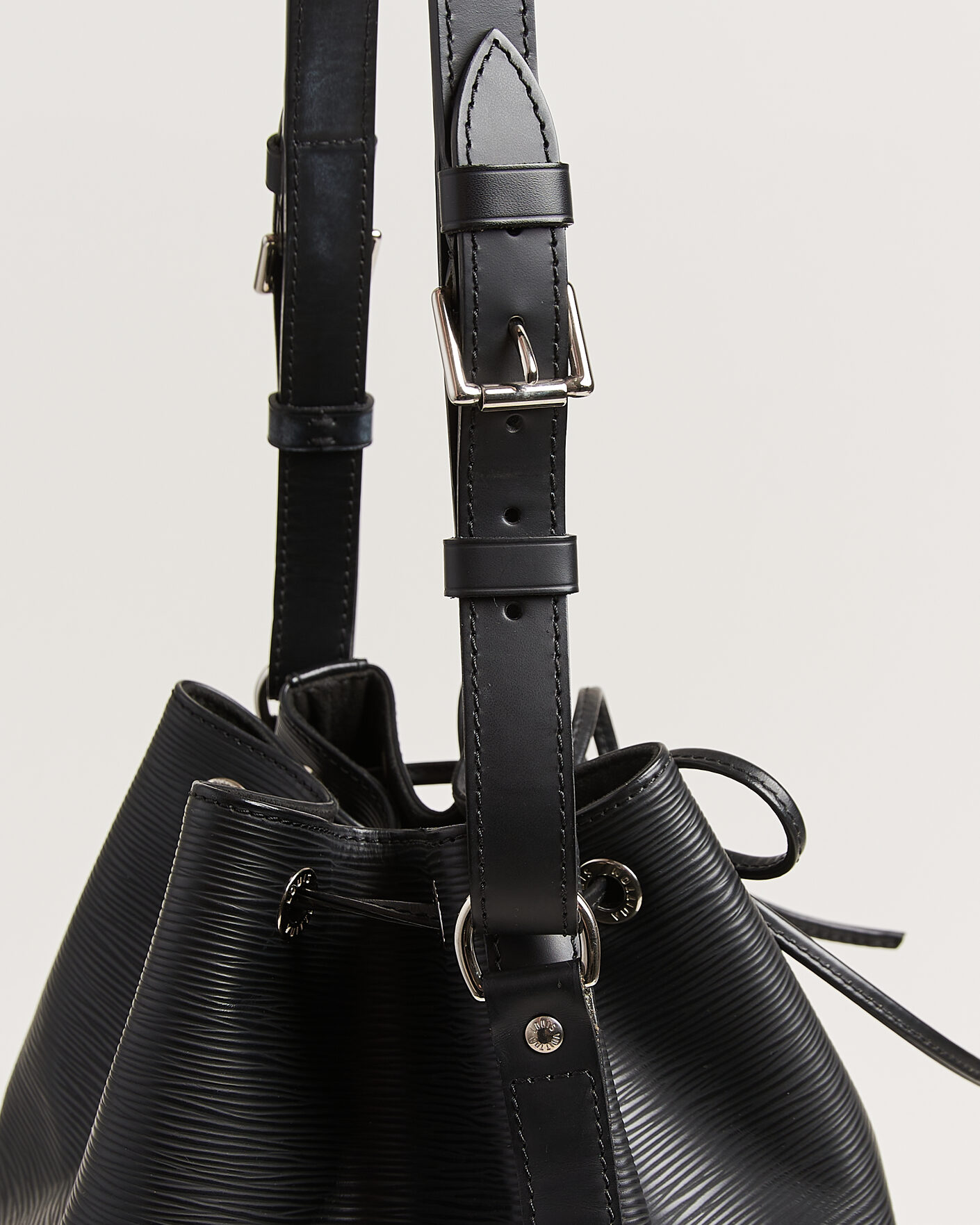 Herr | Pre-Owned & Vintage Bags | Louis Vuitton Pre-Owned | Noé Epi Leather Black