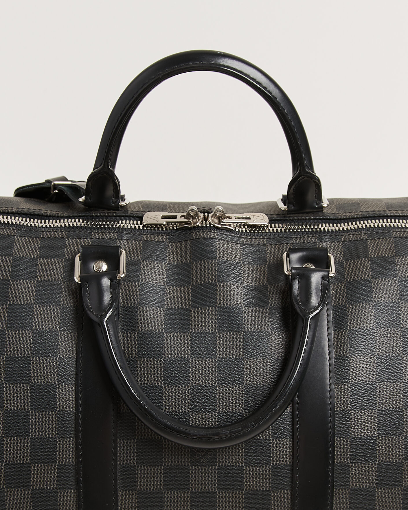 Herr | Pre-Owned & Vintage Bags | Louis Vuitton Pre-Owned | Keepall Bandouliére 55 Damier Graphite