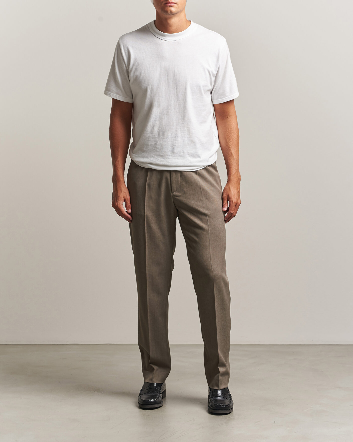 Herr | Byxor | Filippa K | Theo Relaxed Wool Trousers Stone Taupe