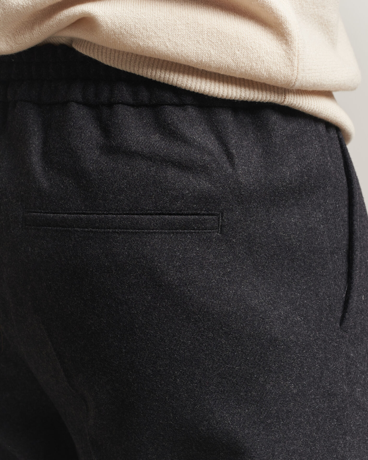 Herr | Byxor | Filippa K | Theo Relaxed Flannel Trousers Anthracite Melange