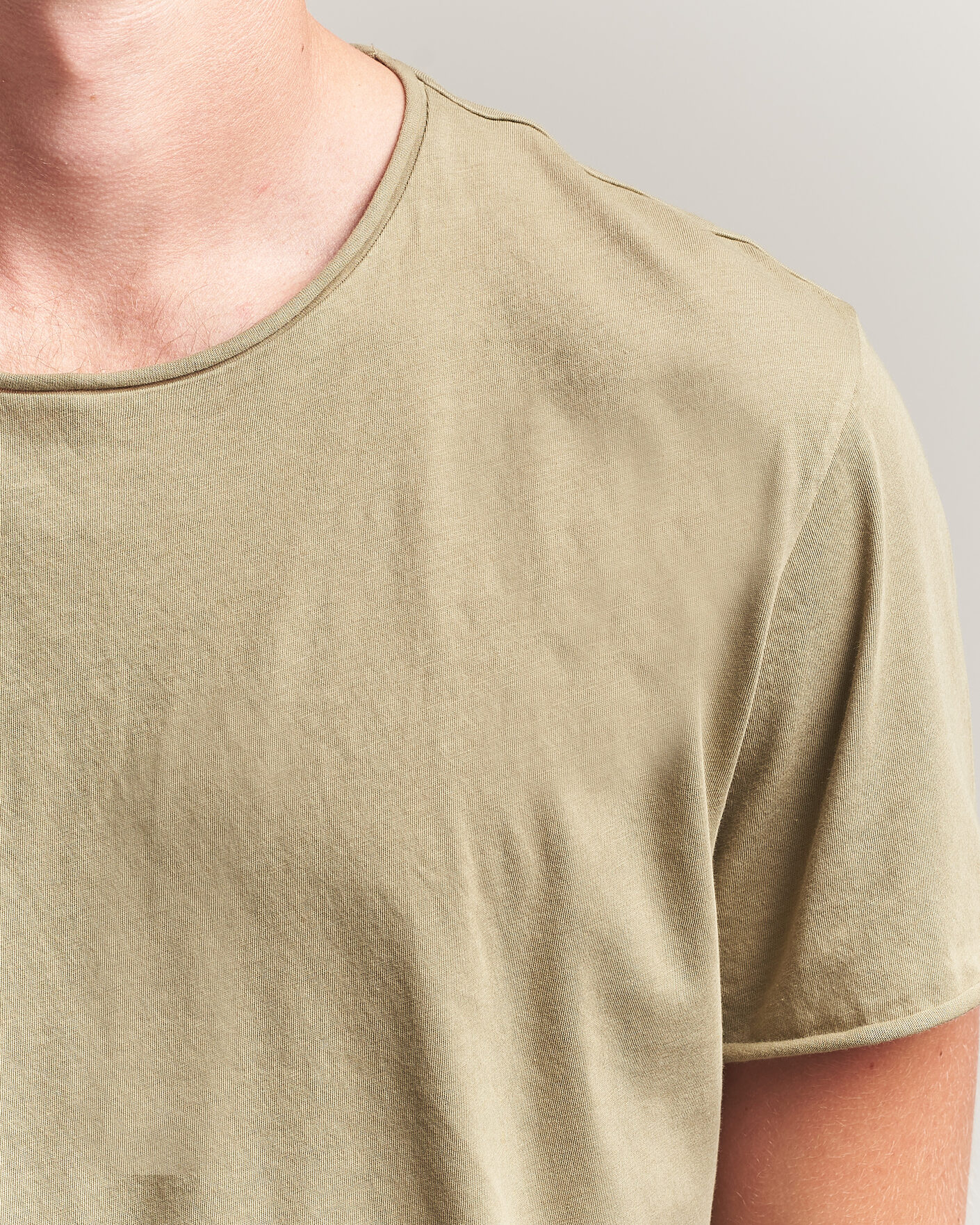 Herr | T-Shirts | Filippa K | Roll Neck Crew Neck T-Shirt Light Olive Green