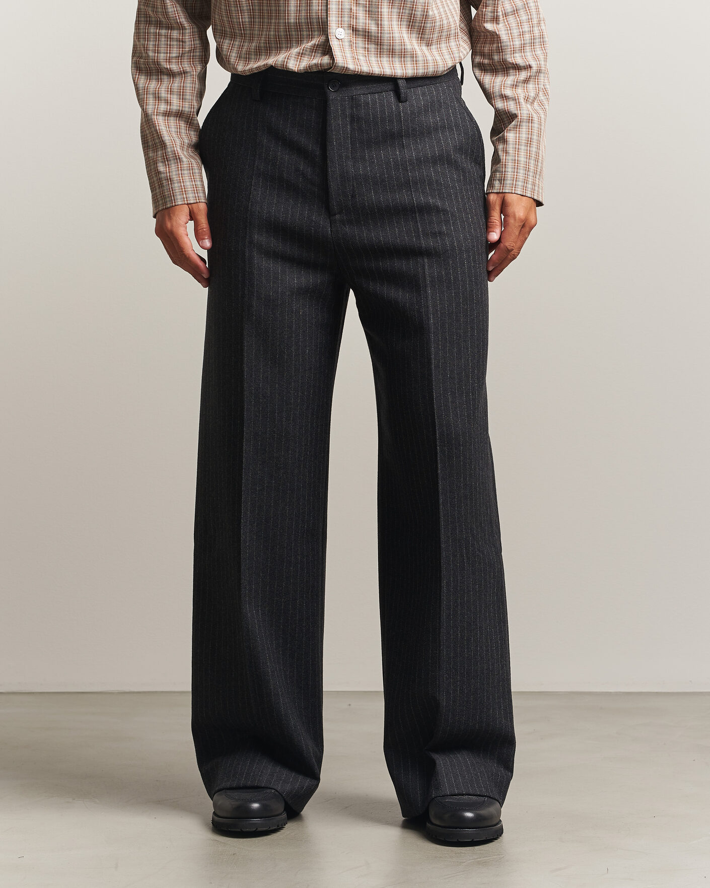 Herr | Byxor | Filippa K | Hector Wool Flannel Pinstriped Trousers Anthracite