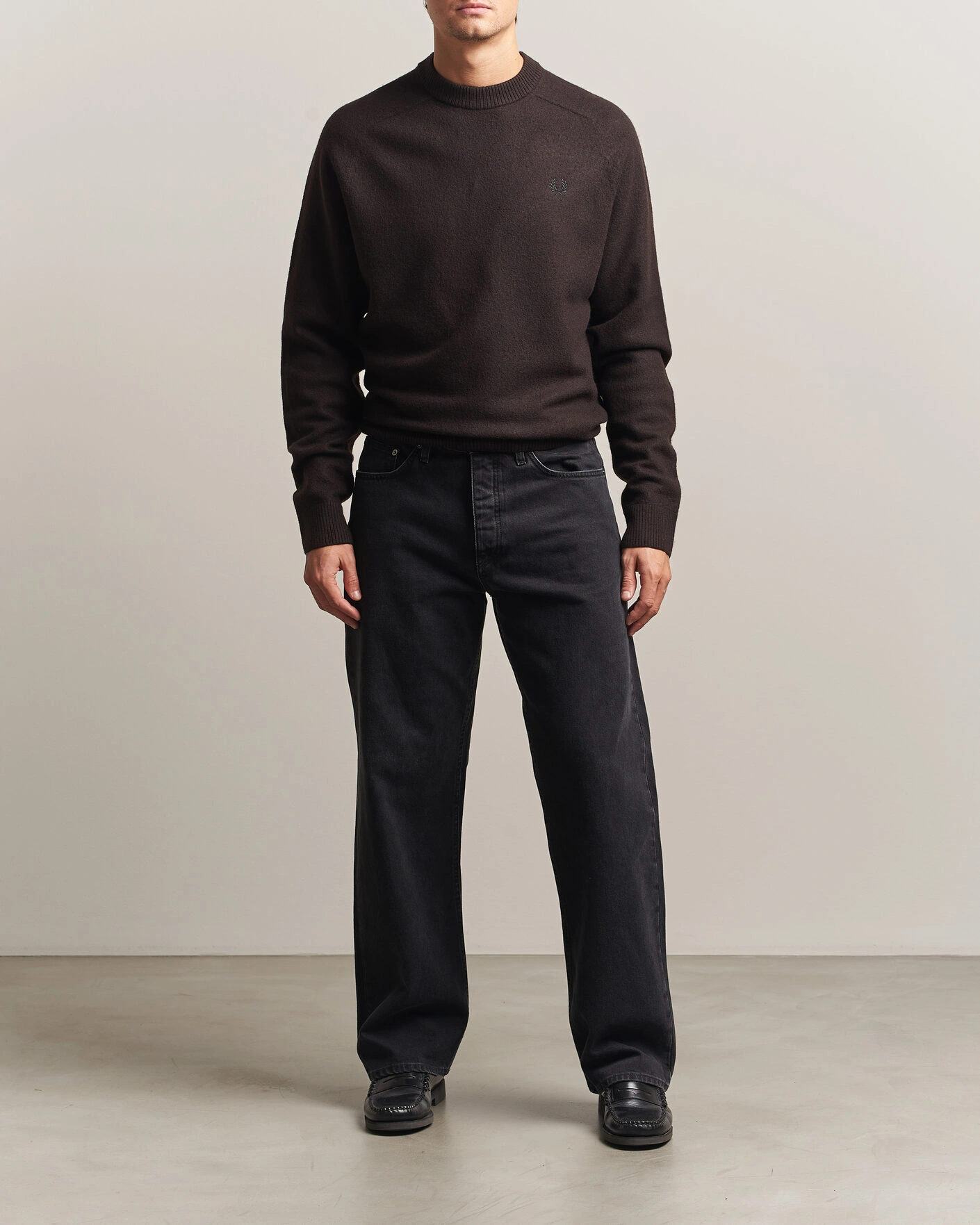 Herr | Tröjor | Fred Perry | Wool Saddle Sleeve Crew Neck Rich Brown
