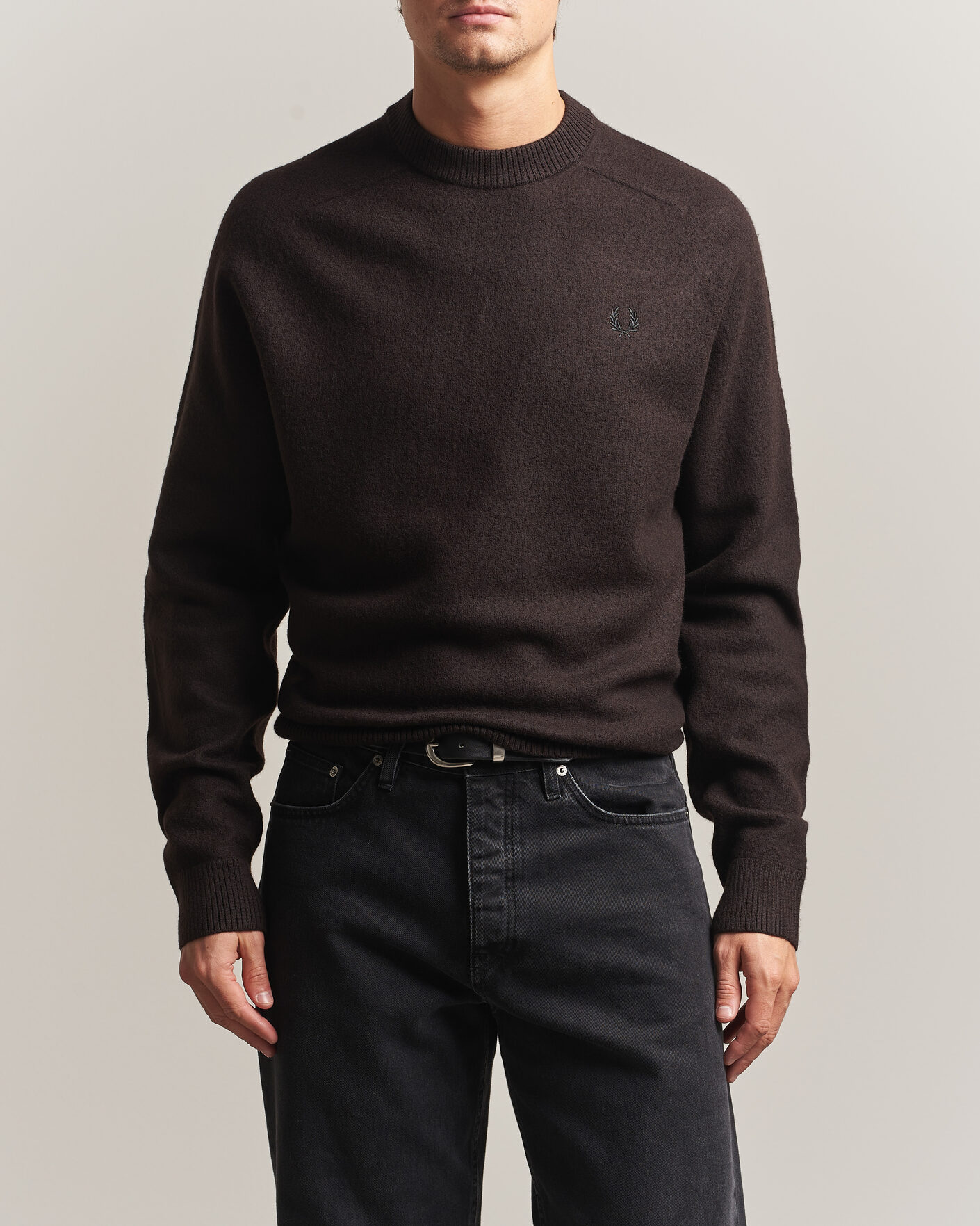 Herr | Tröjor | Fred Perry | Wool Saddle Sleeve Crew Neck Rich Brown