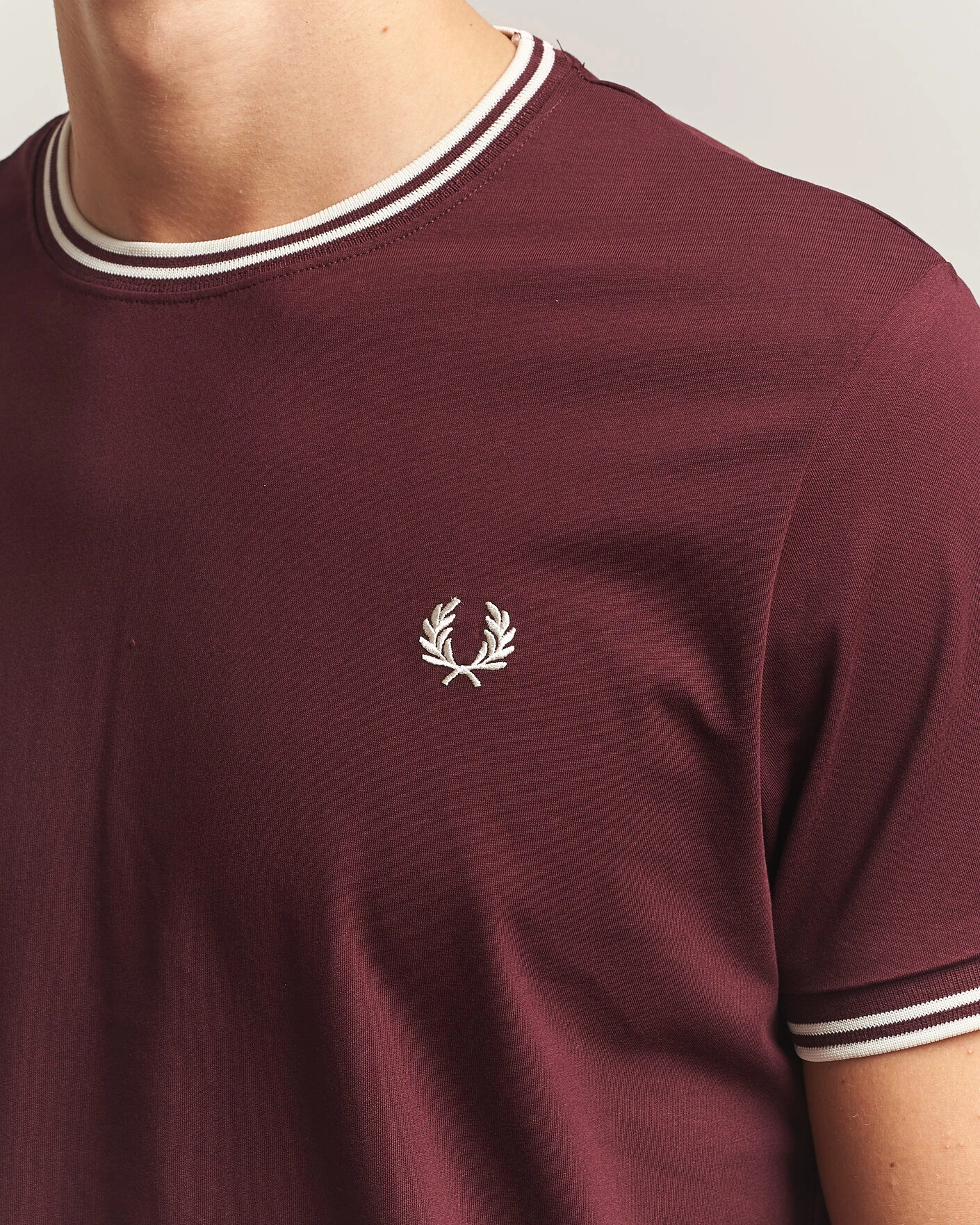 Herr | T-Shirts | Fred Perry | Twin Tipped T-Shirt Oxblood