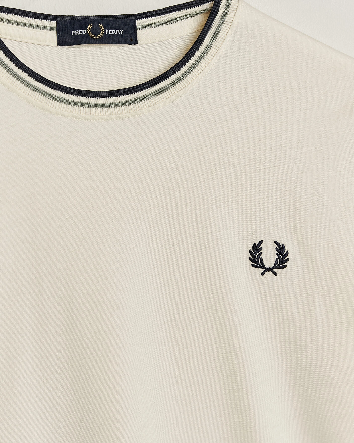 Herr | T-Shirts | Fred Perry | Twin Tipped T-Shirt Ecru