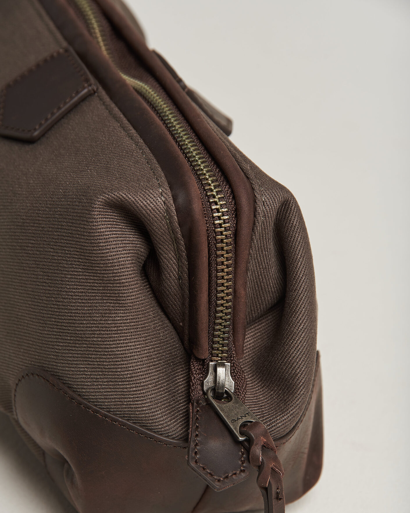 Herr | Väskor | Gant | Modern Premium Canvas Washbag Faded Taupe