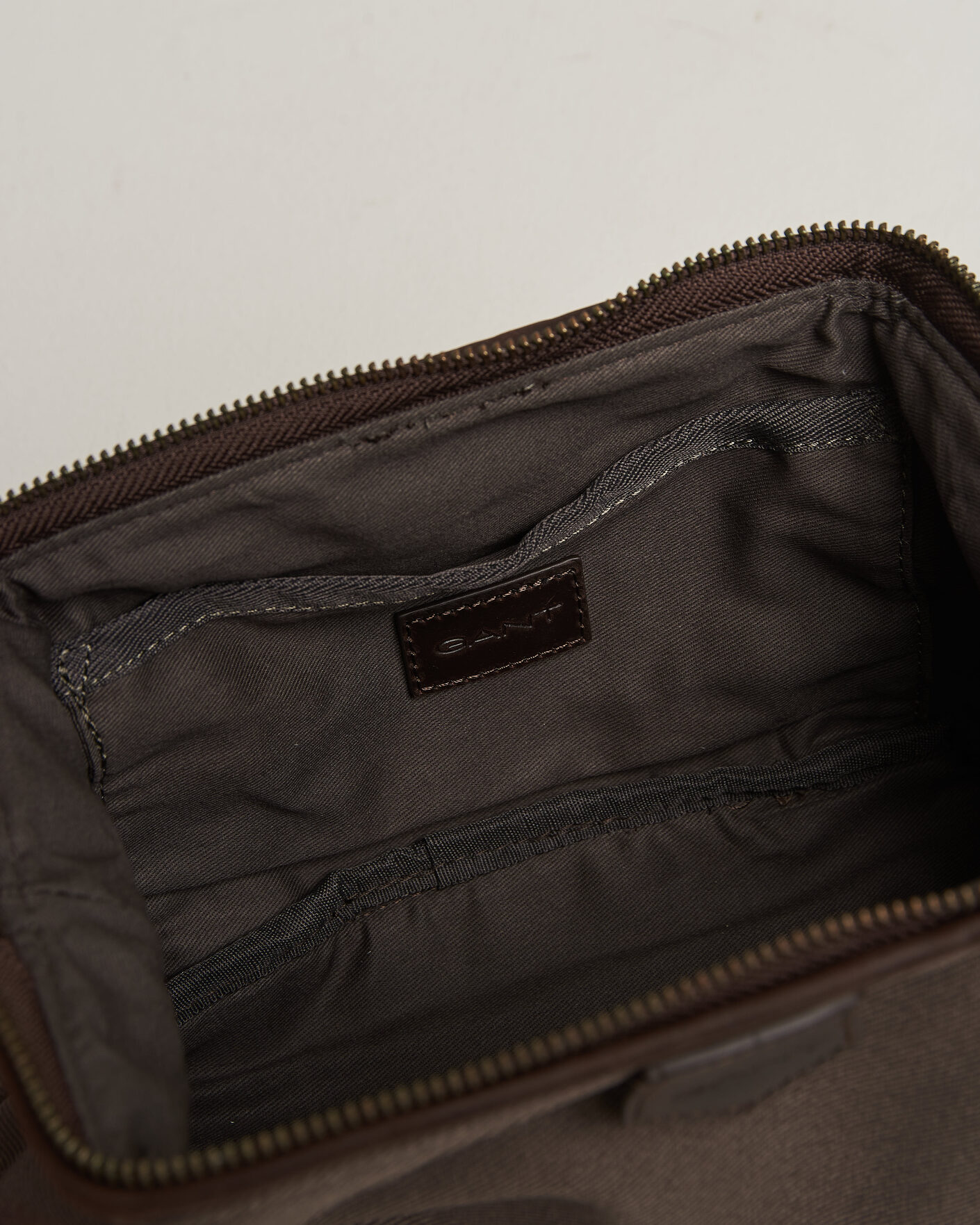 Herr | Väskor | Gant | Modern Premium Canvas Washbag Faded Taupe