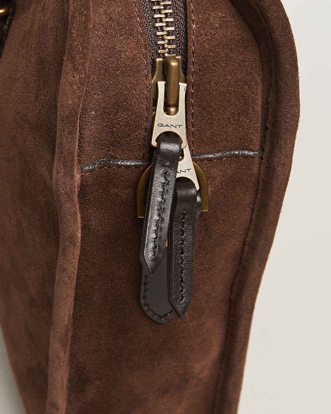 Herr | Väskor | Gant | Suede Commuter Bag Soil Brown
