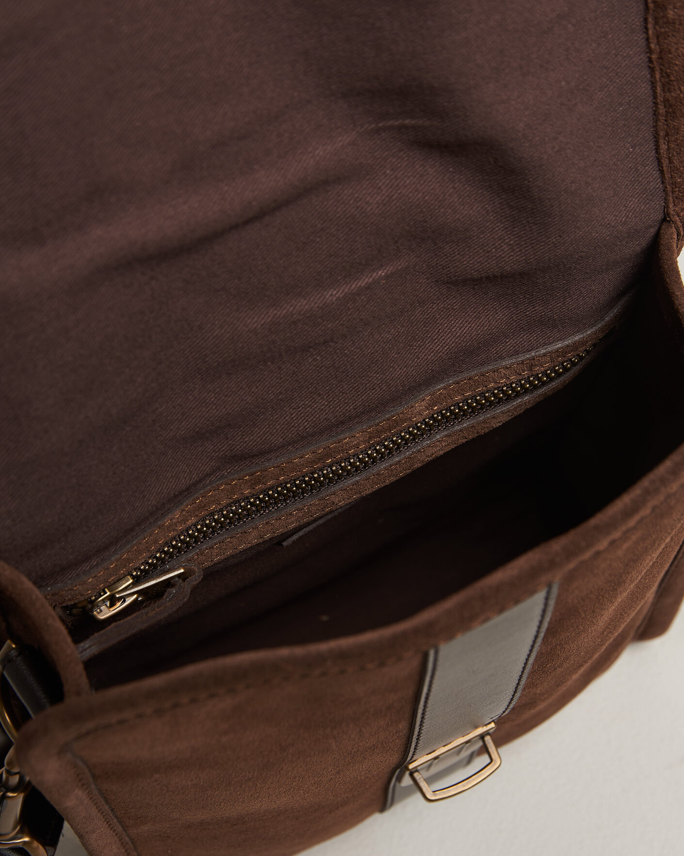 Herr | Väskor | Gant | Suede Shoulder Bag Soil Brown