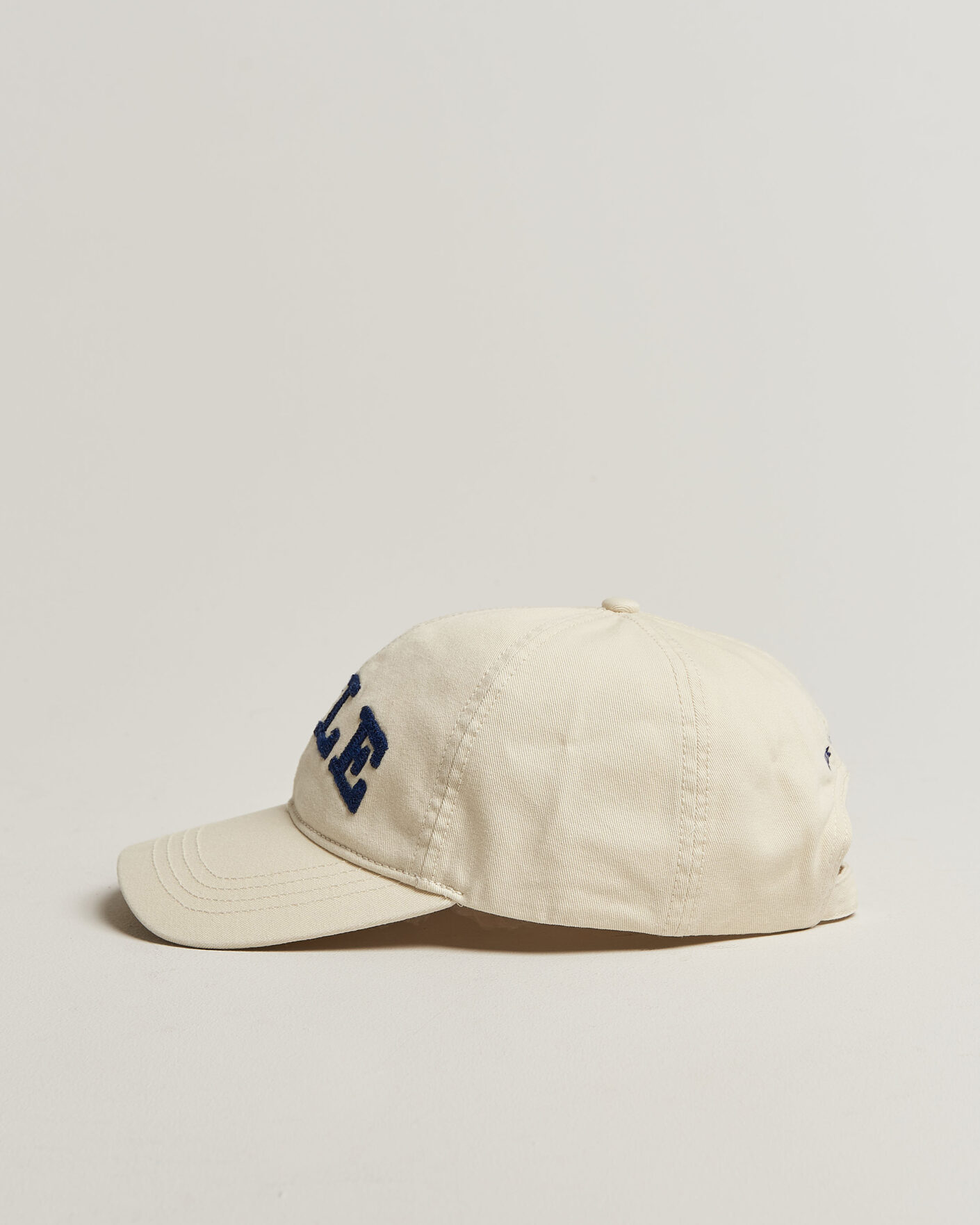 Herr | Hattar & kepsar | Gant | YALE Heavy Washed Cotton Twill Cap Cream