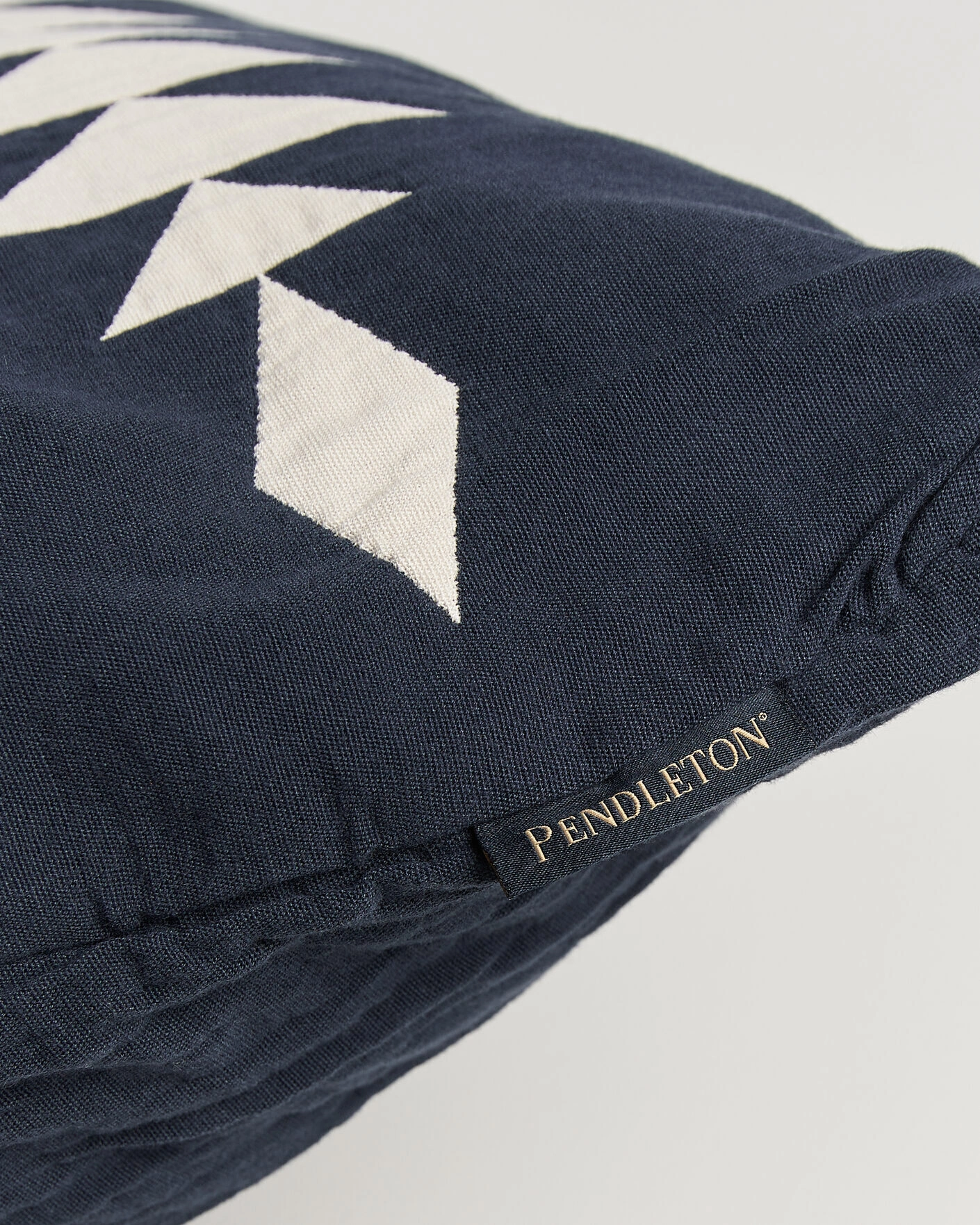 Herr | Till hemmet | Pendleton | Organic Cotton Matelasse Pillow Midnight Nova