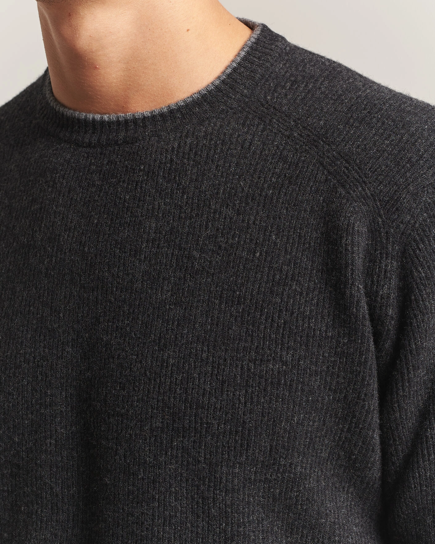 Herr | Tröjor | Altea | Rib Wool Raglan Sweater Charcoal
