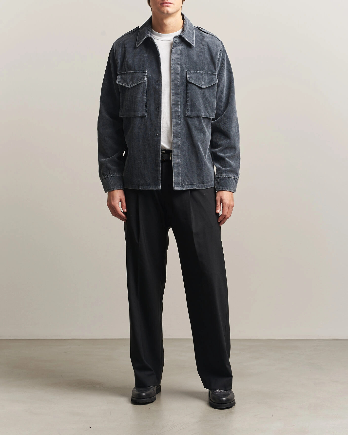 Herr | Skjortor | Aspesi | Double Pocket Corduroy Overshirt Washed Black