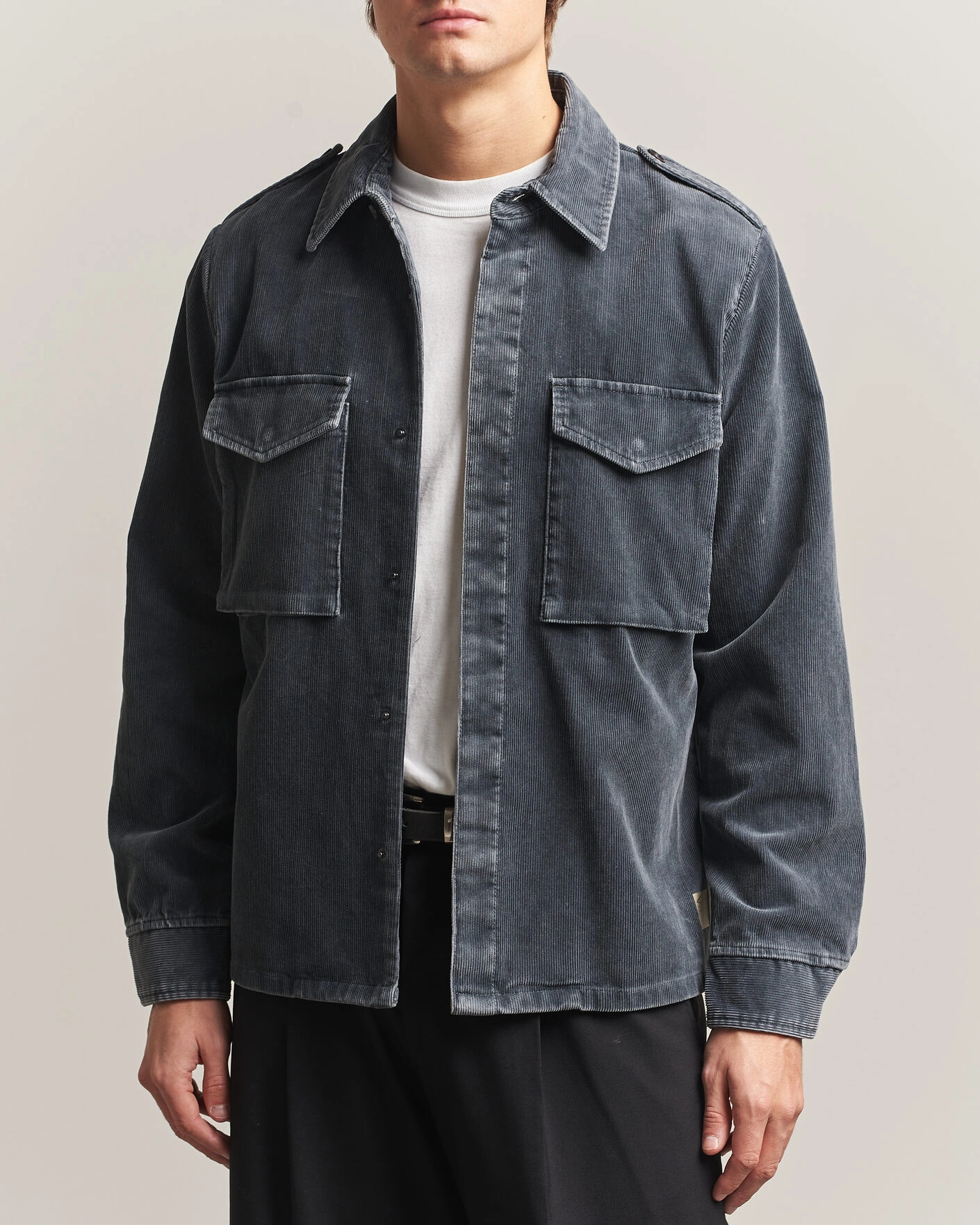 Herr | Skjortor | Aspesi | Double Pocket Corduroy Overshirt Washed Black