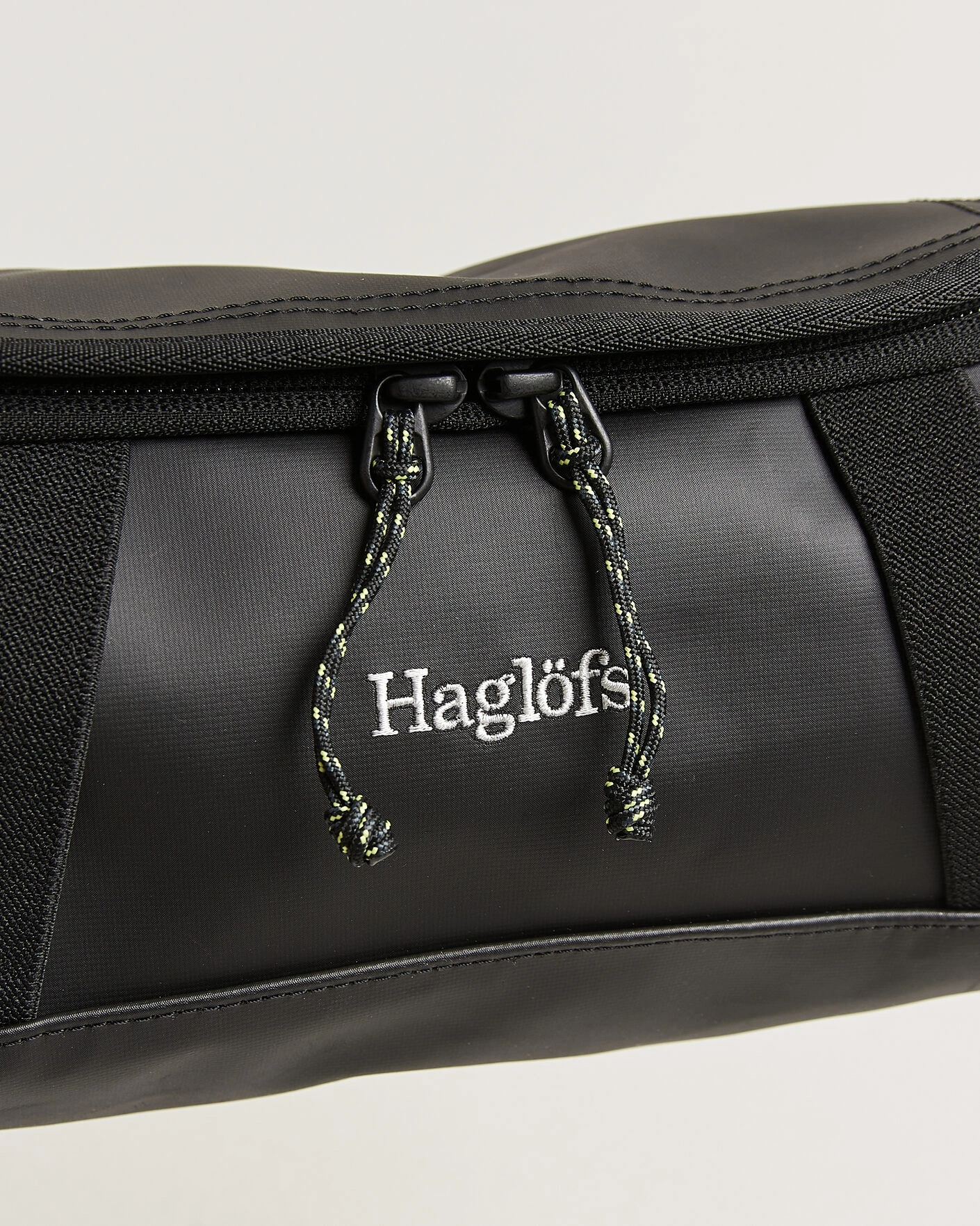 Herr | Väskor | Haglöfs | Lava Travel Tube True Black