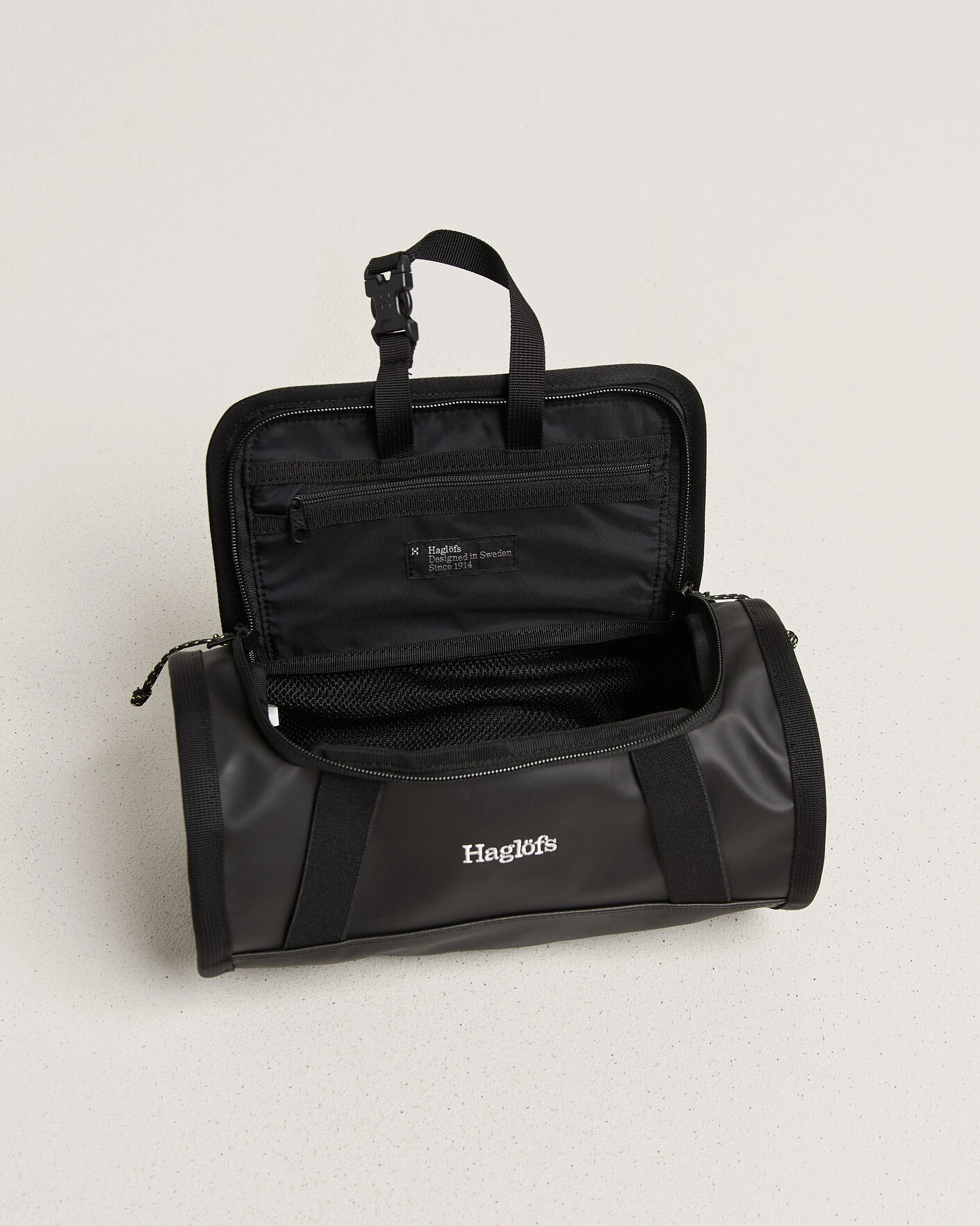 Herr | Väskor | Haglöfs | Lava Travel Tube True Black