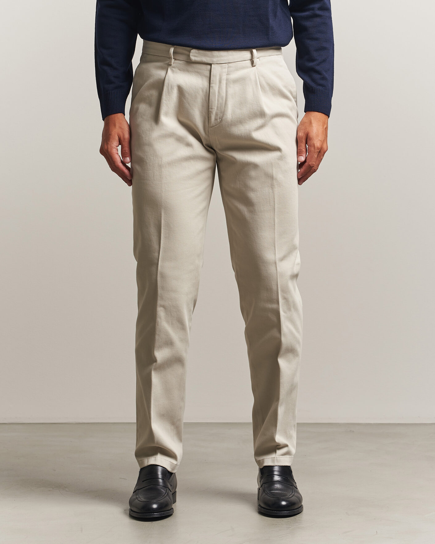 Herr | Byxor | Boglioli | Pleated Cotton Twill Chinos Light Beige