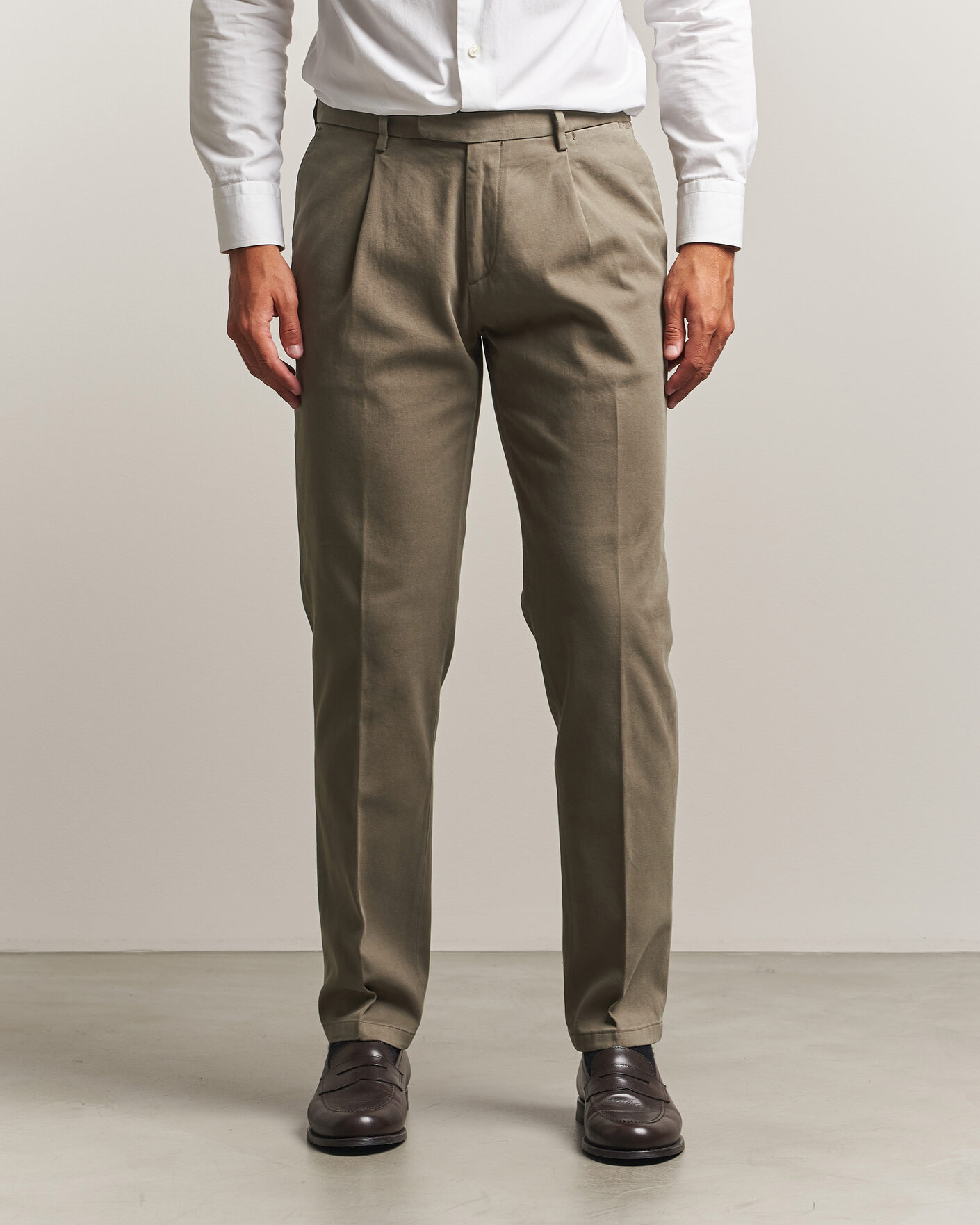 Herr | Byxor | Boglioli | Pleated Cotton Twill Chinos Olive