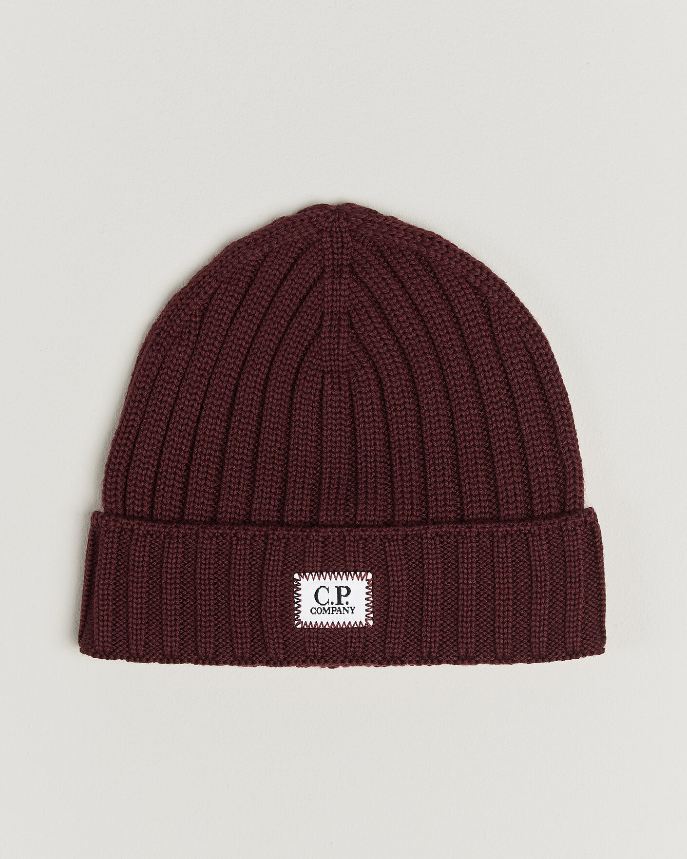 Herr | Mössor | C.P. Company | Extra Fine Merino Rib Knitted Hat Burgundy