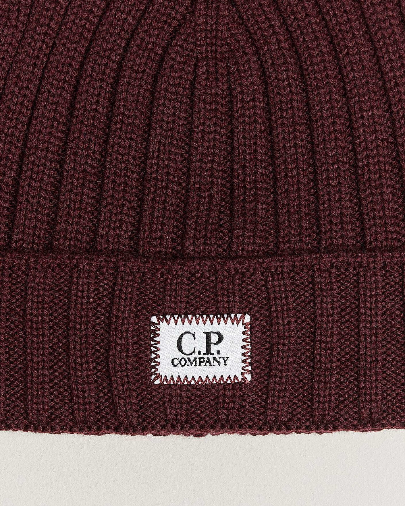 Herr | Mössor | C.P. Company | Extra Fine Merino Rib Knitted Hat Burgundy