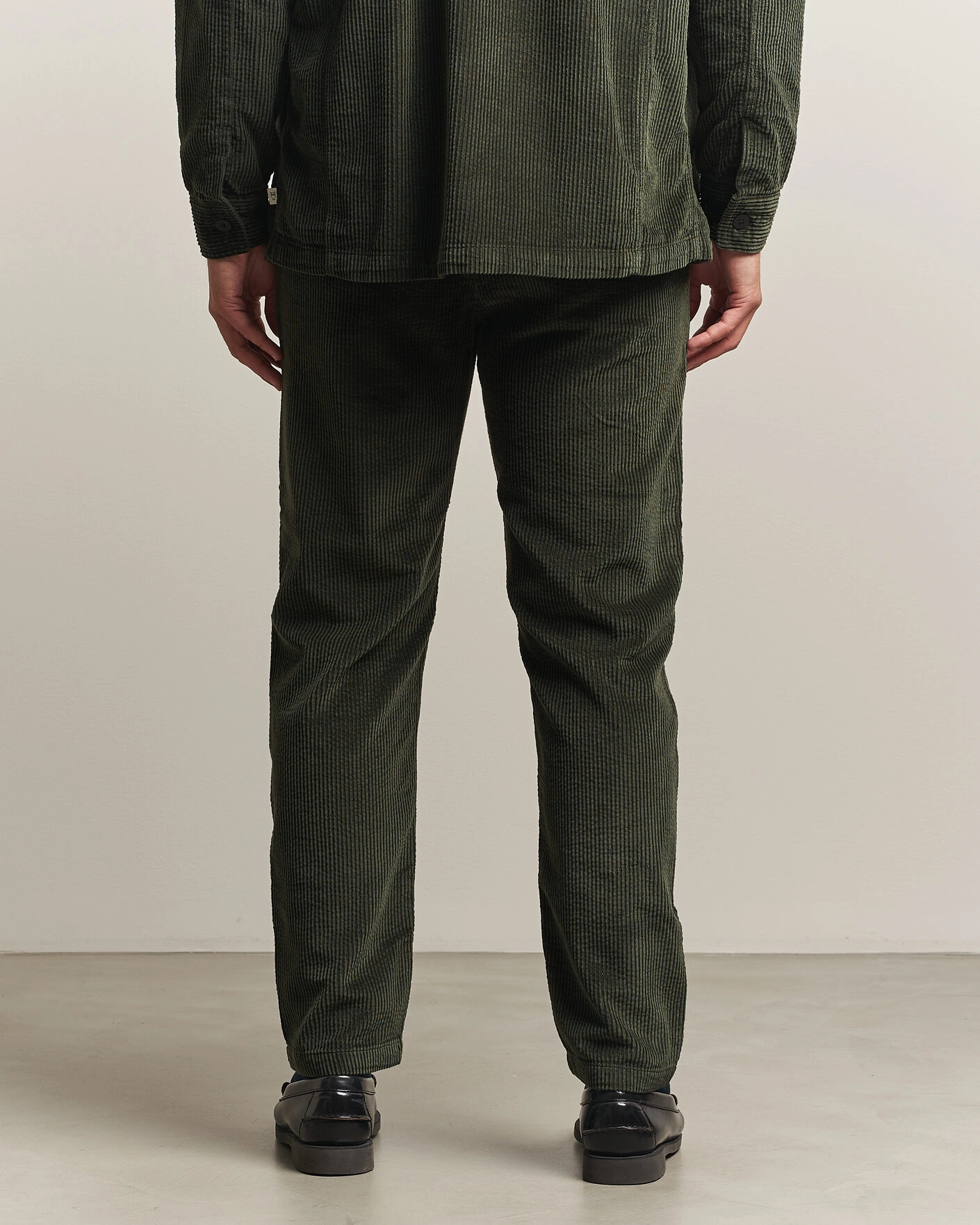 Herr | Byxor | KnowledgeCotton Apparel | Chuck Regular Cord Trousers Forest Night