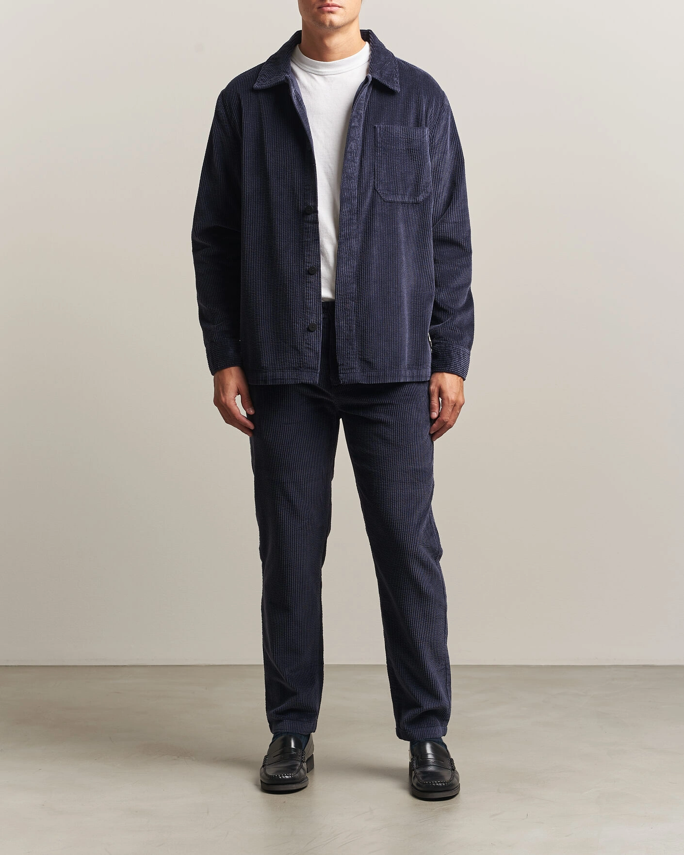 Herr | Byxor | KnowledgeCotton Apparel | Chuck Regular Cord Trousers Night Sky