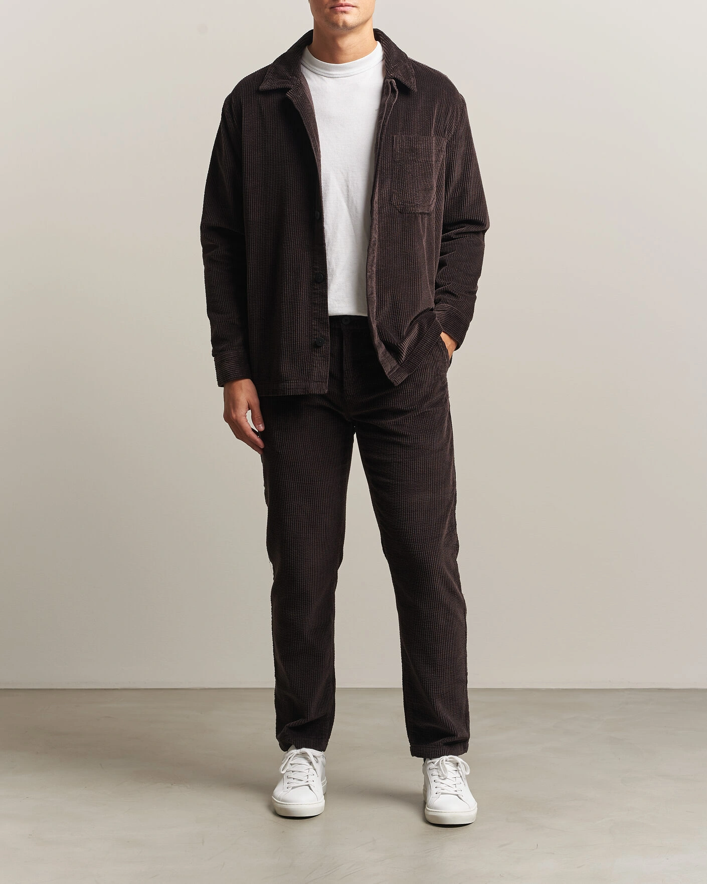 Herr | Byxor | KnowledgeCotton Apparel | Chuck Regular Cord Trousers Chocolate
