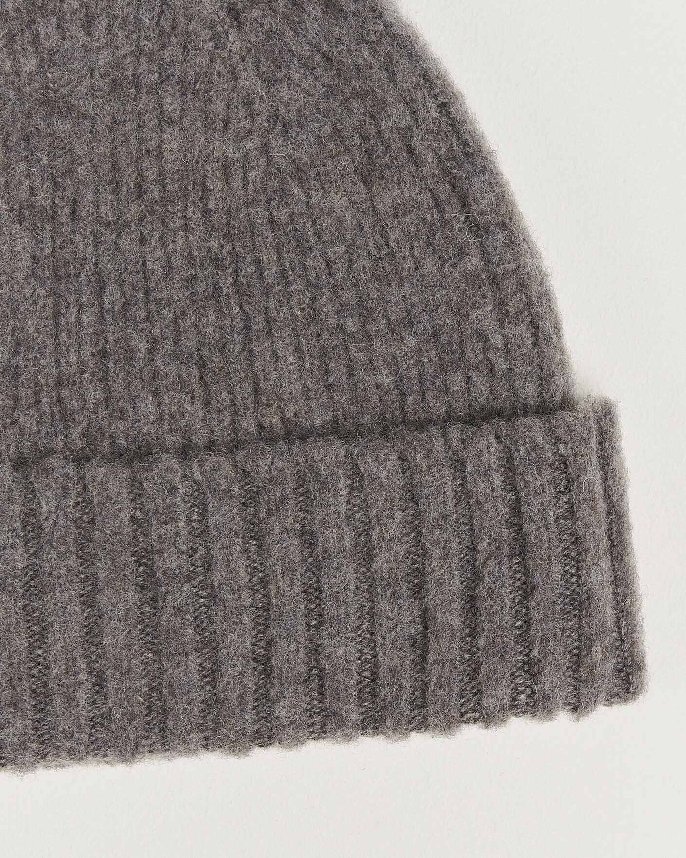 Herr | Mössor | Robert Mackie | Rona Ribbed Shaggy Lambswool Beanie Light Brown